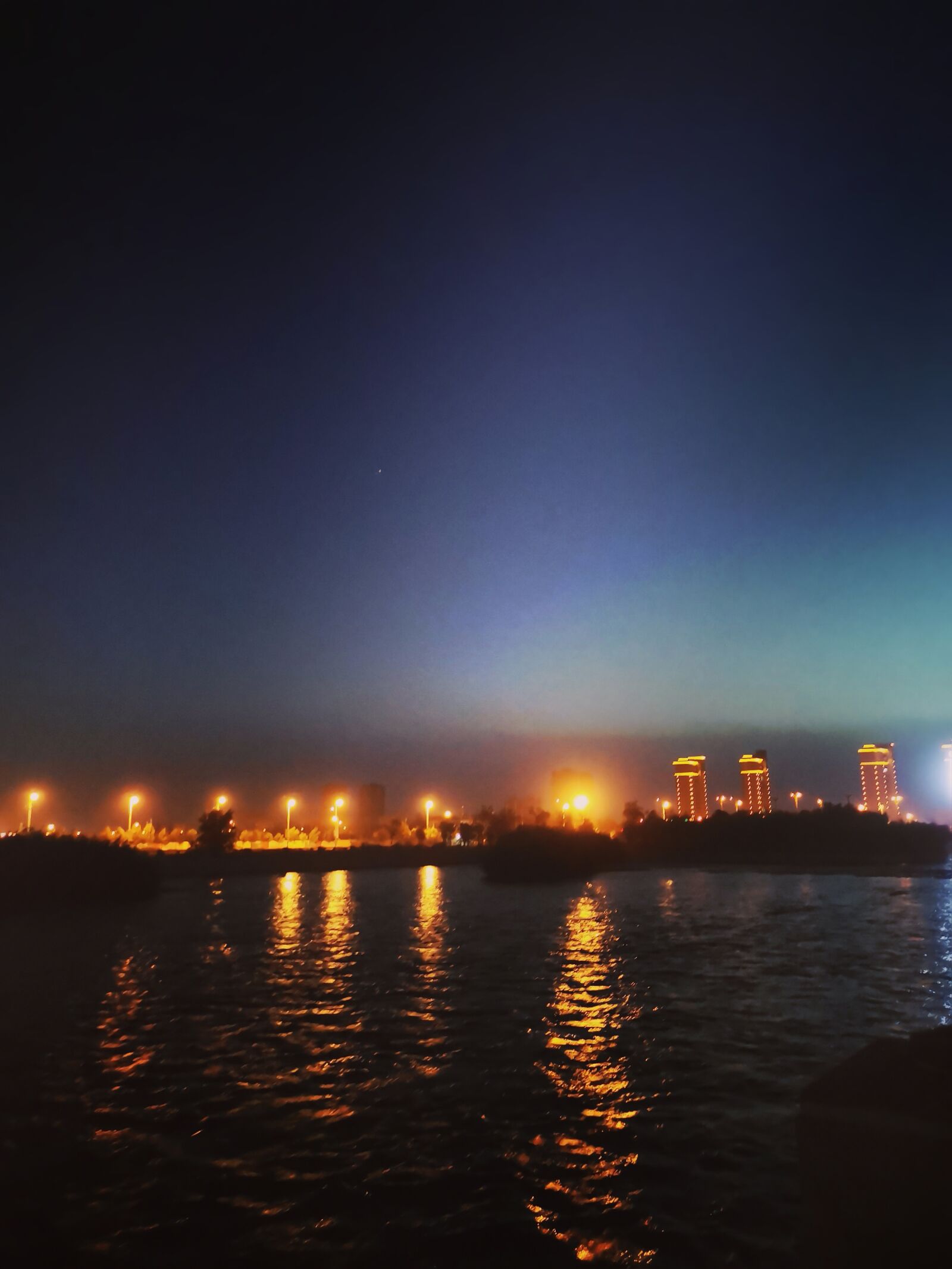 HUAWEI Mate 20 Pro sample photo. Sky, river, light photography