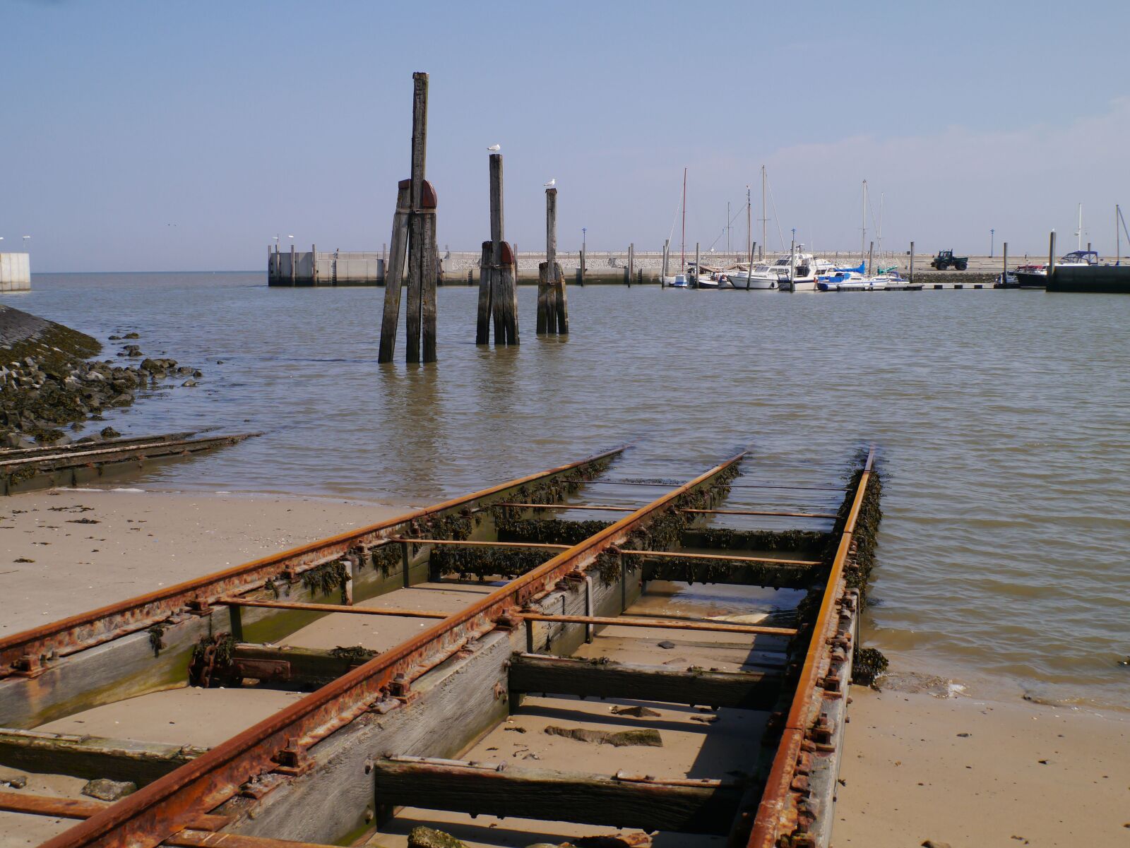 Panasonic Lumix DMC-GX1 sample photo. North sea, sielhafen, slipway photography