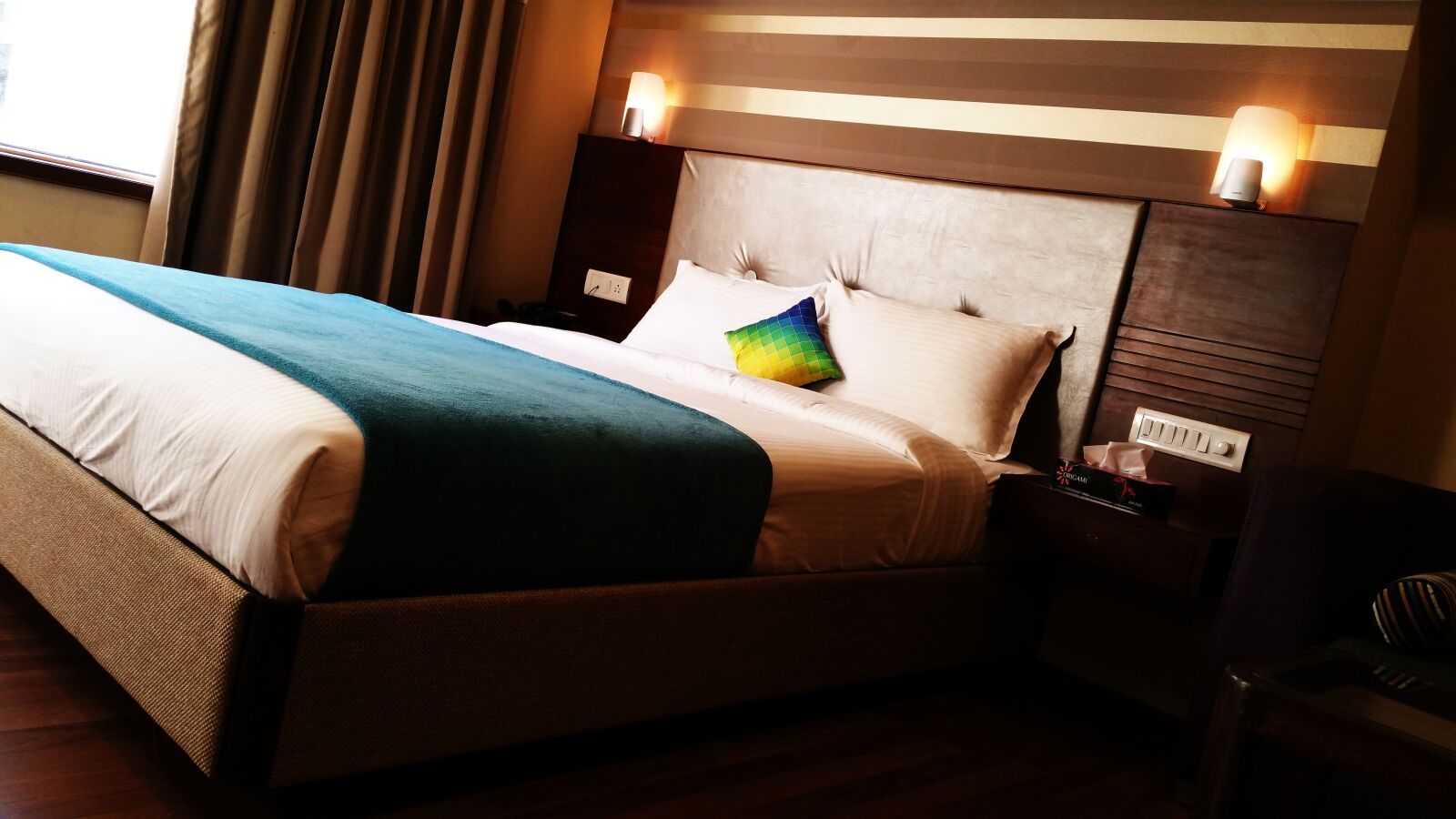 Samsung Galaxy Note4 sample photo. Bed, bedroom, blue, brown photography