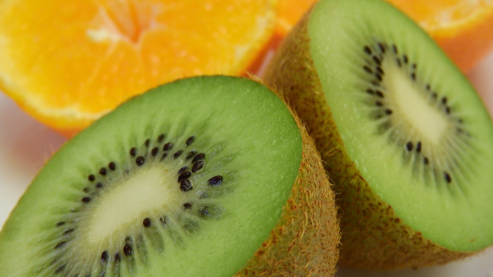 Nikon Coolpix P610 sample photo. Kiwi, fruit, detail photography