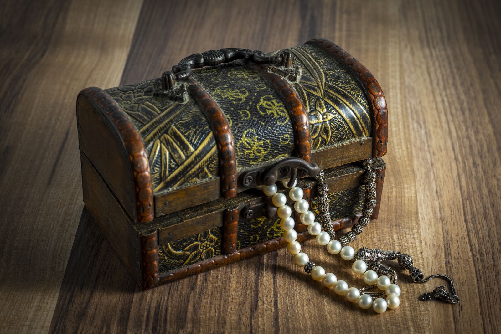 Sony a7 II sample photo. Pearls, treasure, jewelry photography