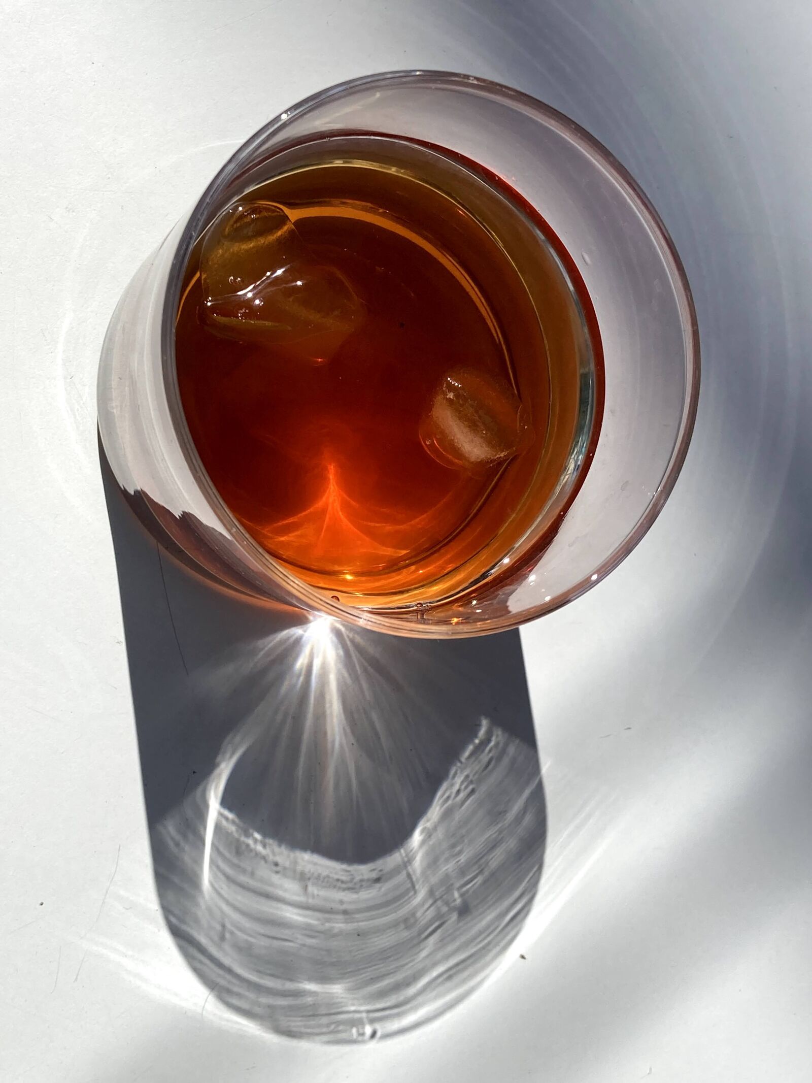 Apple iPhone SE (2nd generation) sample photo. Glass, vaso, liquid photography