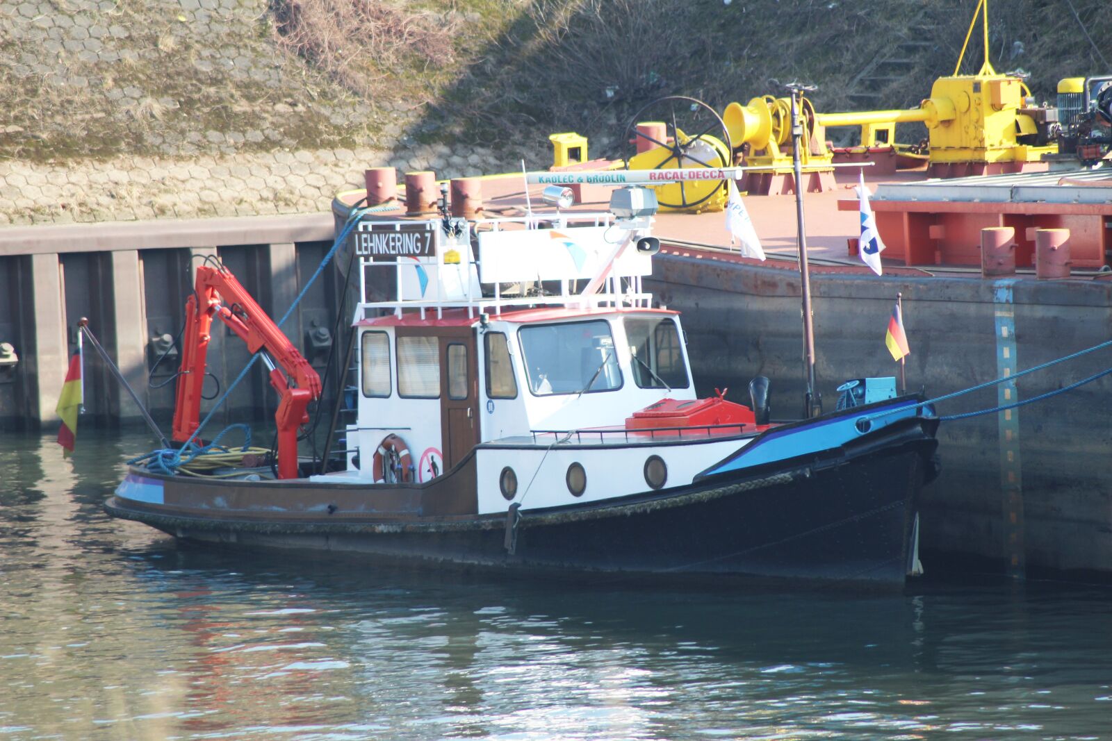 Canon EOS 1200D (EOS Rebel T5 / EOS Kiss X70 / EOS Hi) sample photo. Ship, port, water photography