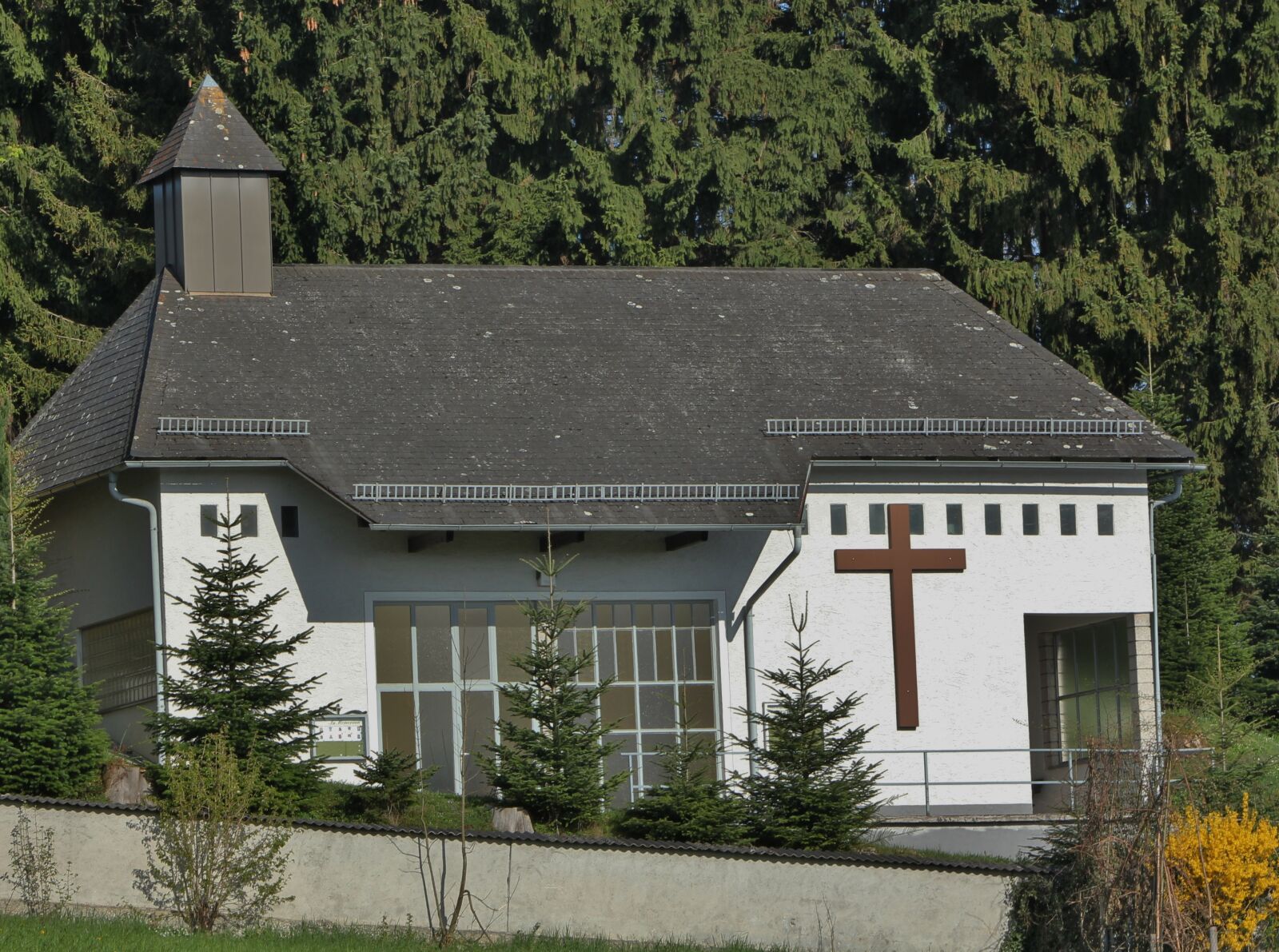 Canon EOS 550D (EOS Rebel T2i / EOS Kiss X4) sample photo. Mortuary, cemetery, funeral photography