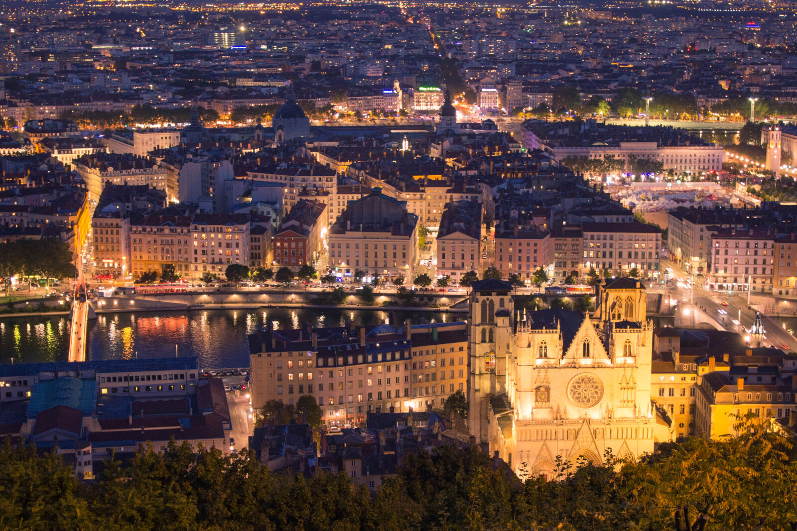 Canon EOS 60D + Canon EF-S 18-55mm F3.5-5.6 IS II sample photo. Cathedral, city, france, knight photography