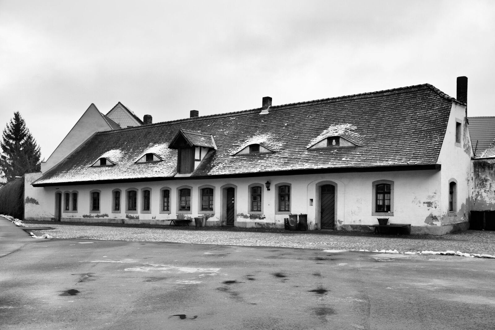 Nikon D5100 sample photo. Retro, black and white photography