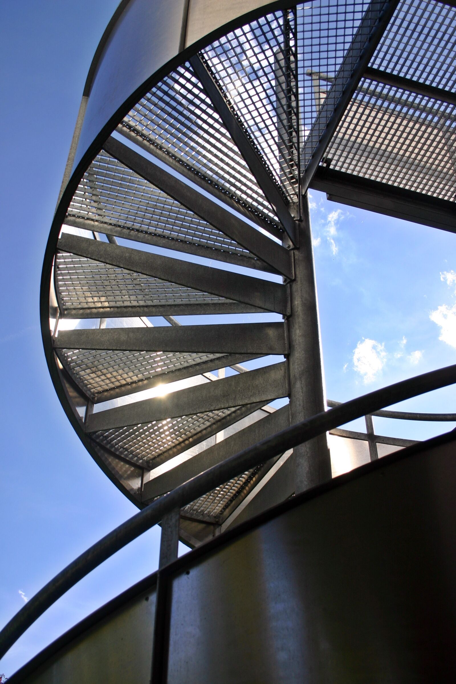 Canon EOS 300D (EOS Digital Rebel / EOS Kiss Digital) sample photo. Stairs, spiral staircase, scaffold photography
