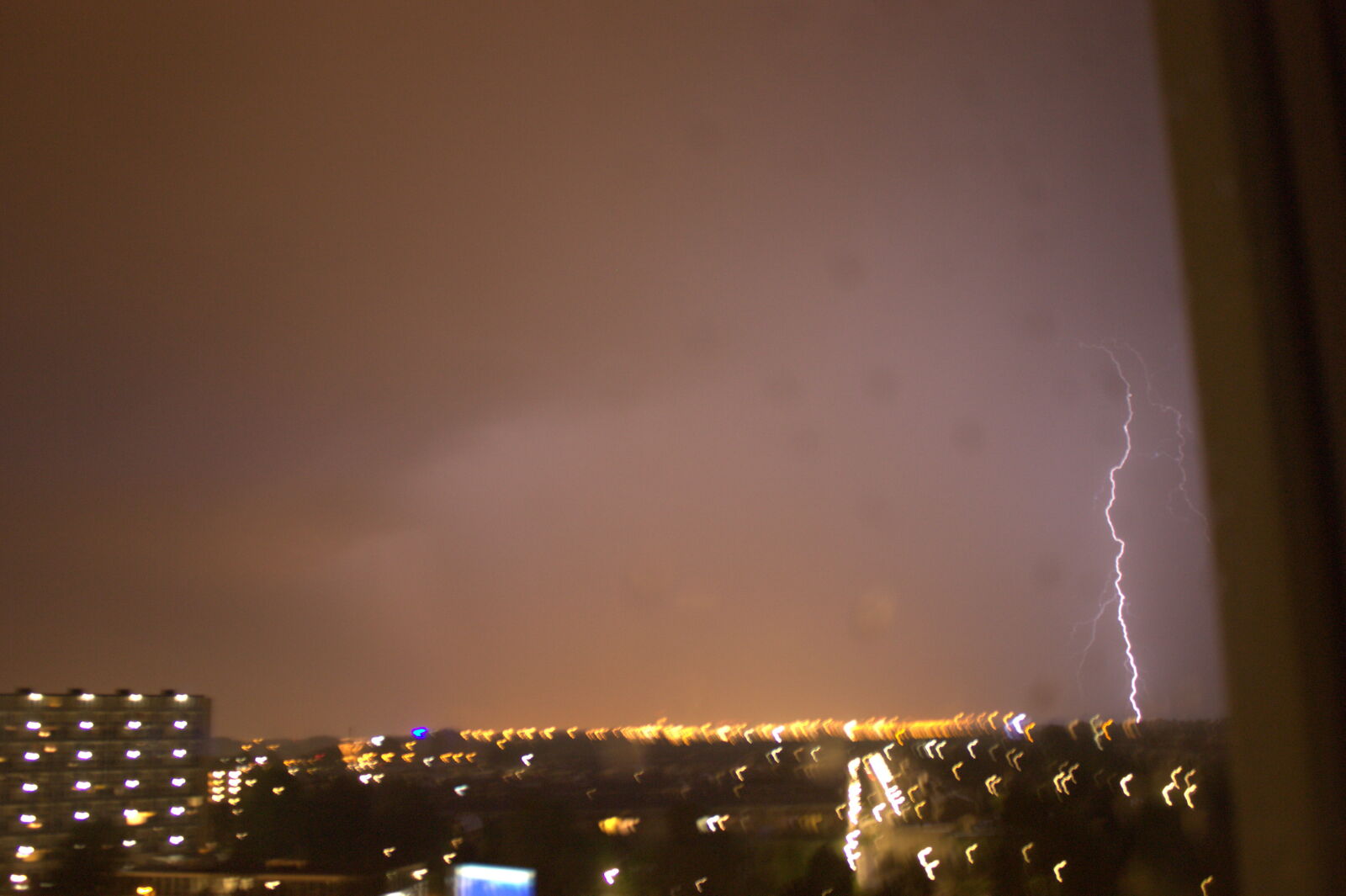 Canon EOS 450D (EOS Rebel XSi / EOS Kiss X2) sample photo. Dark, lightning, night, rain photography