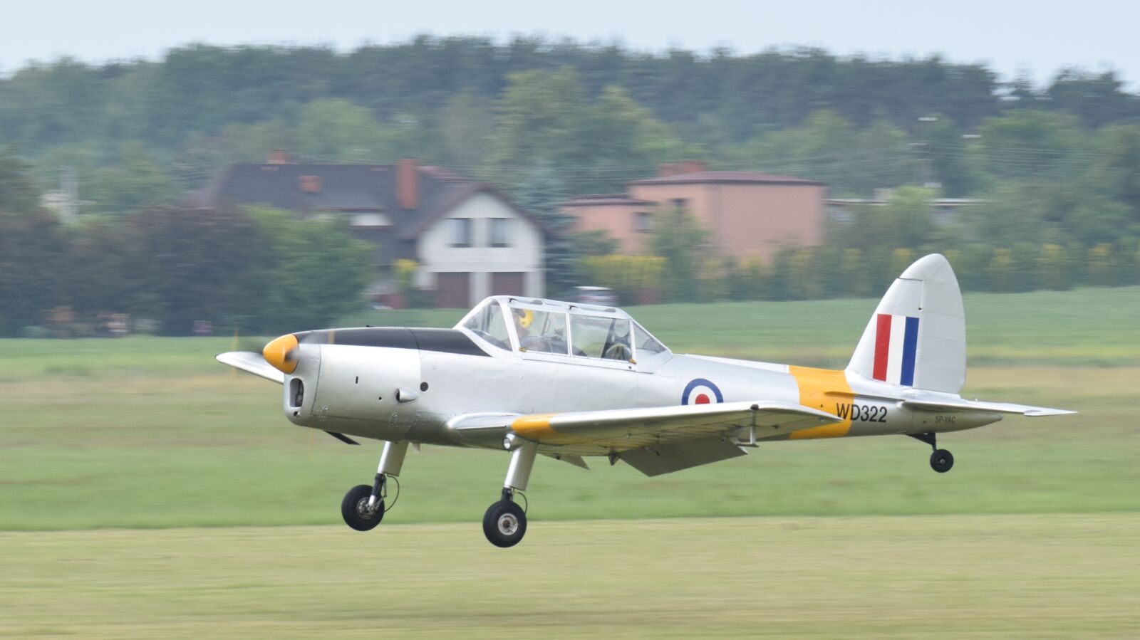 Nikon D5300 sample photo. The plane, landing, air photography