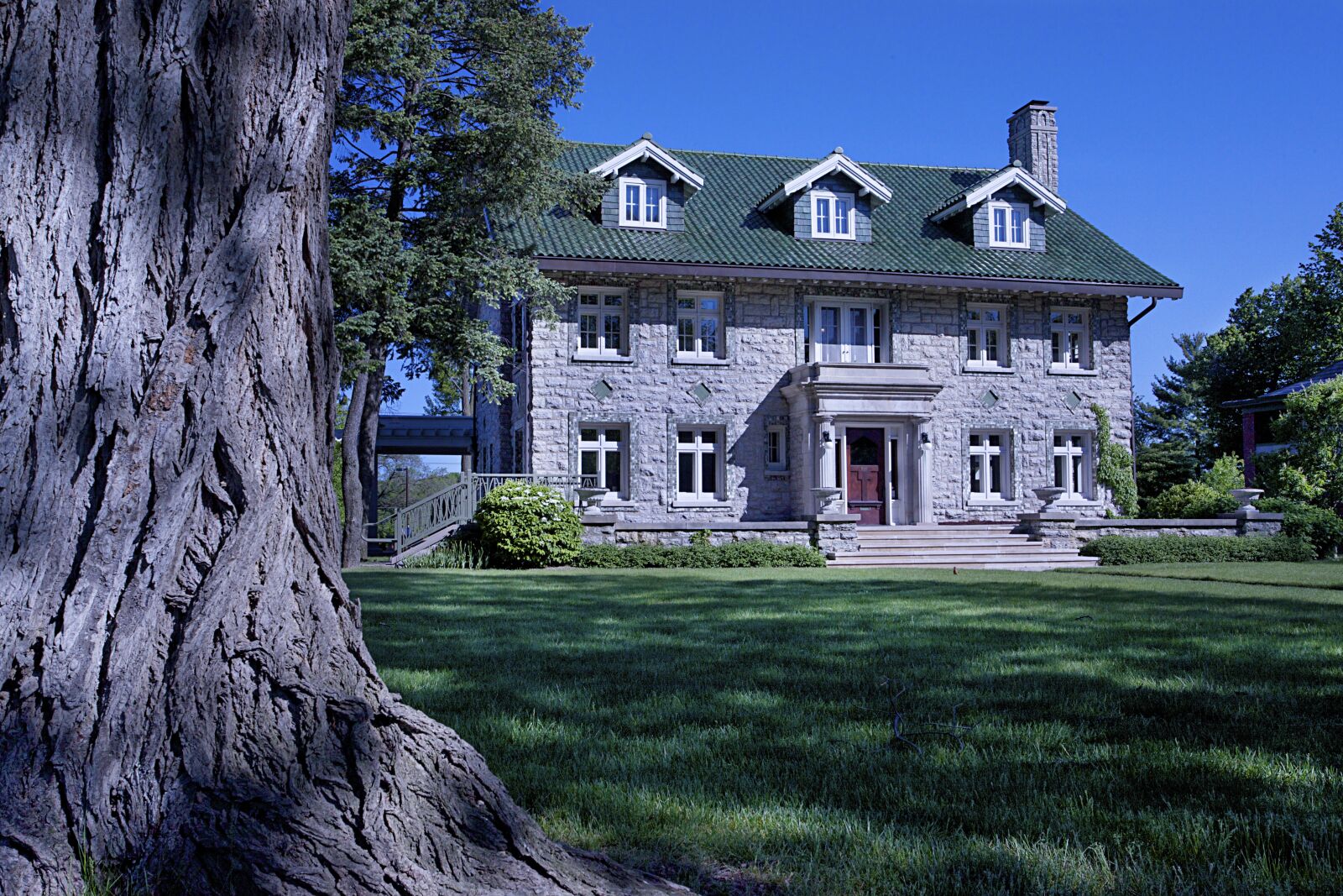Canon EOS 5D Mark II sample photo. House, architecture, lawn photography