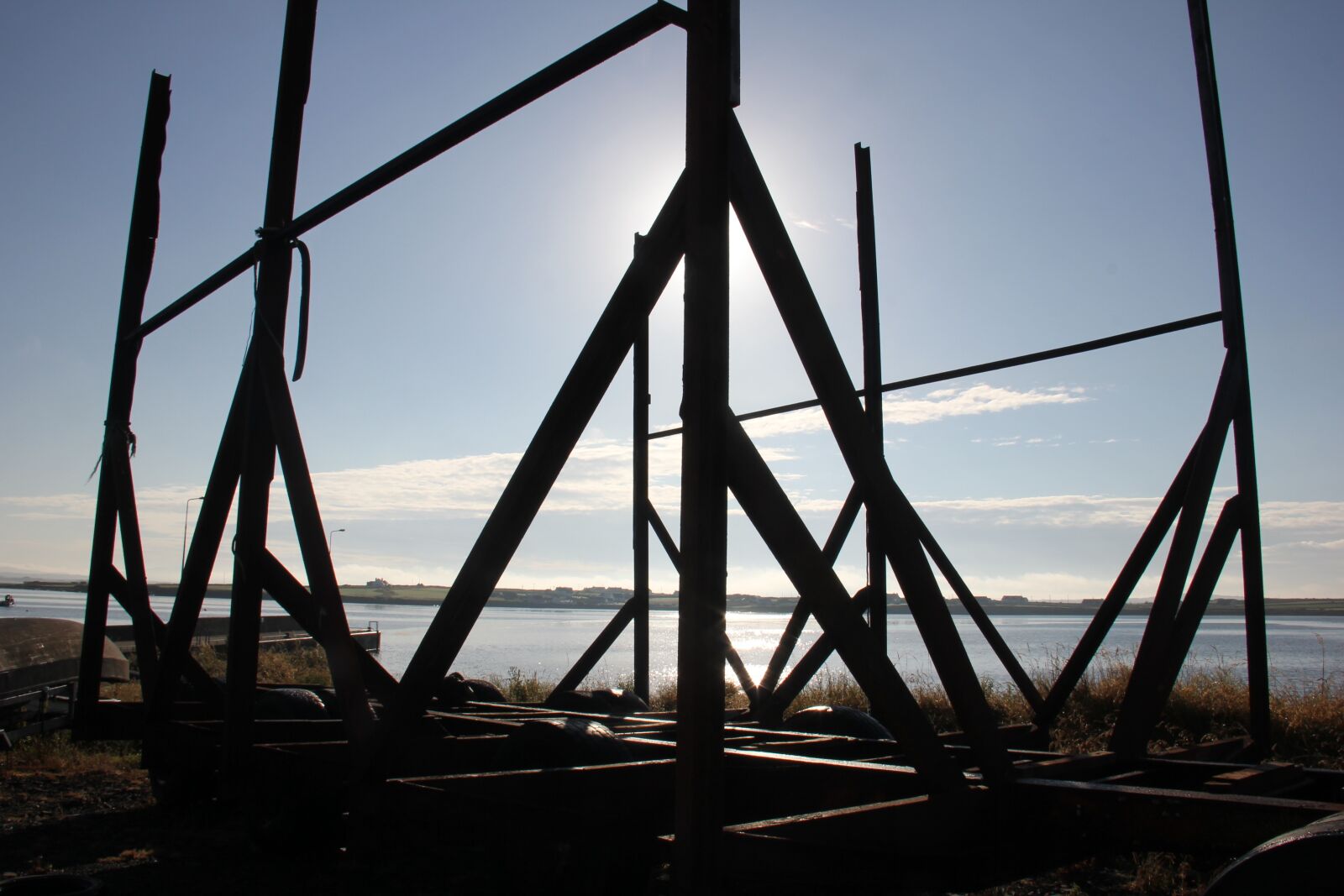 Canon EOS 550D (EOS Rebel T2i / EOS Kiss X4) sample photo. Boat launcher, seaside, backlit photography