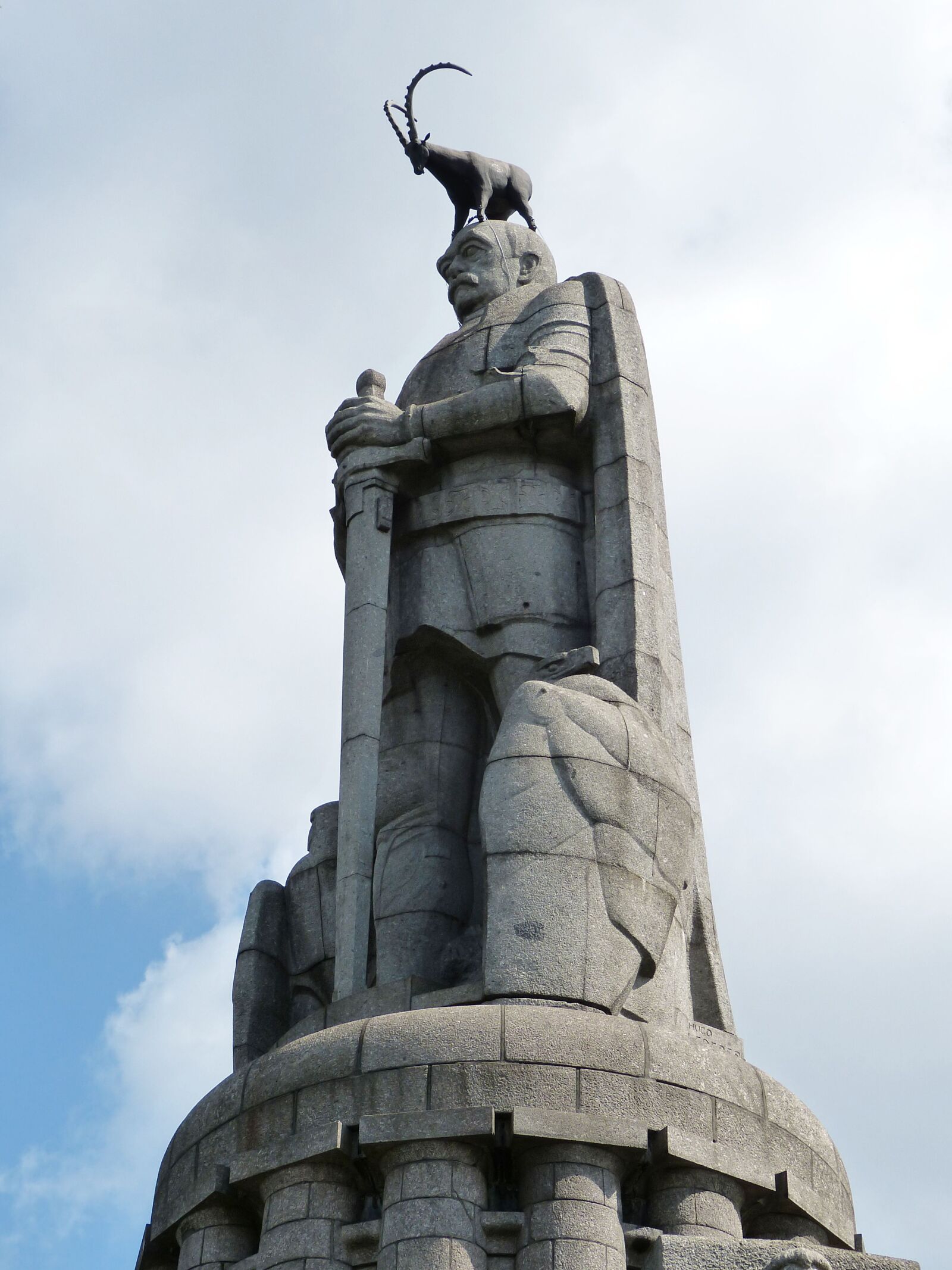 Panasonic Lumix DMC-FZ150 sample photo. Hamburg, monument, sculpture photography