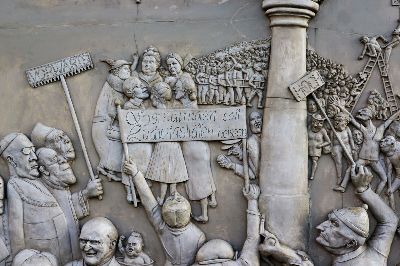 Sony ILCA-77M2 + Sony DT 16-50mm F2.8 SSM sample photo. Sculpture, figure, wall photography
