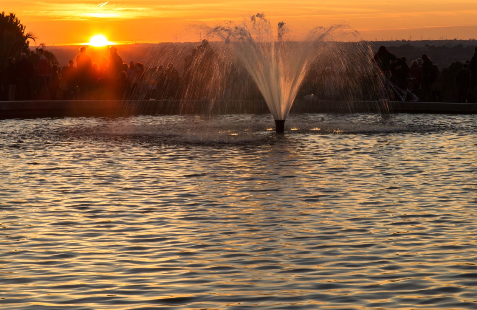 Canon EOS 6D + Canon EF 24-85mm F3.5-4.5 USM sample photo. Madrid, fountain, sunset photography