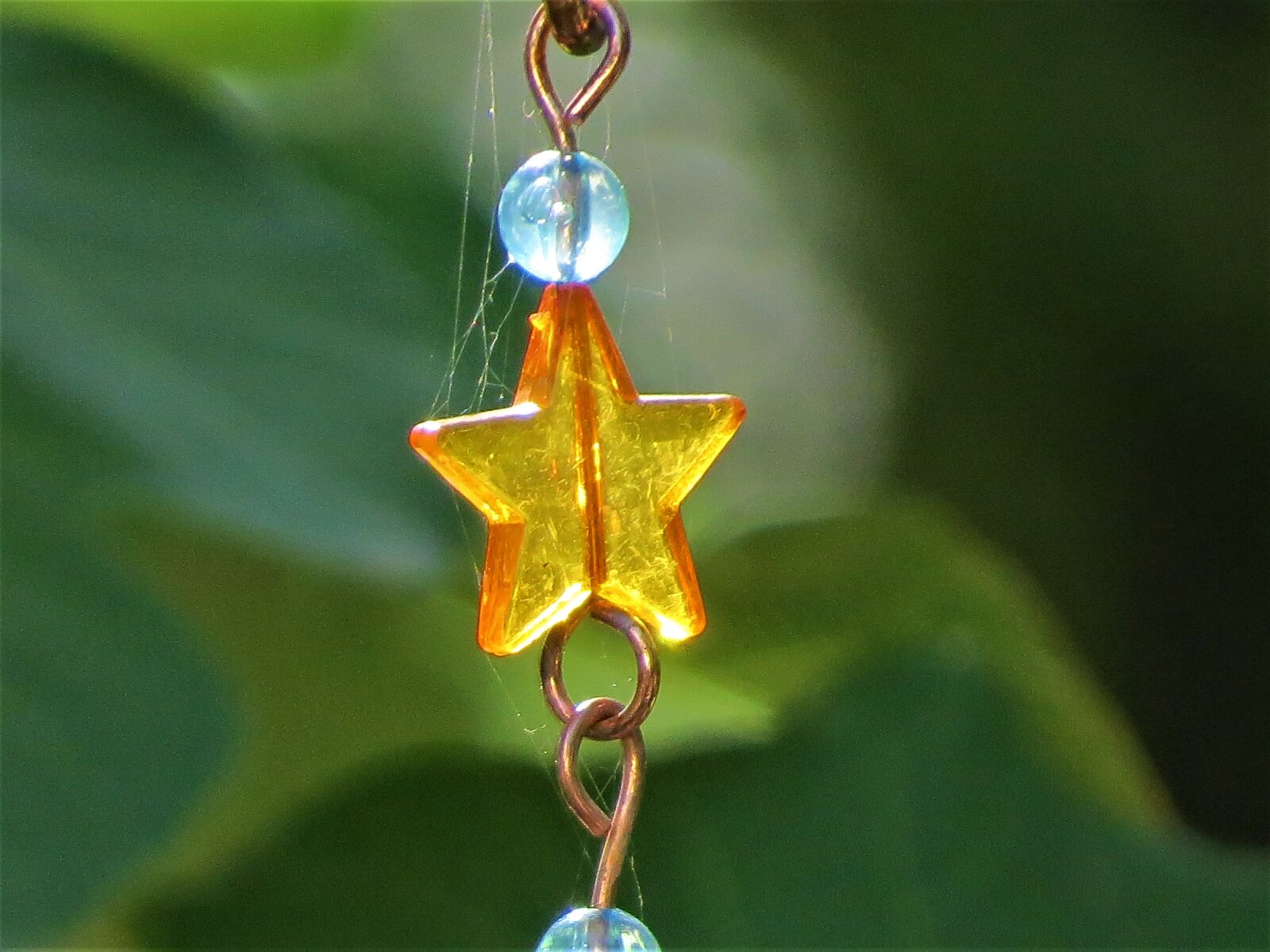 Canon PowerShot SX50 HS sample photo. Decorative chain, outside, yellow photography