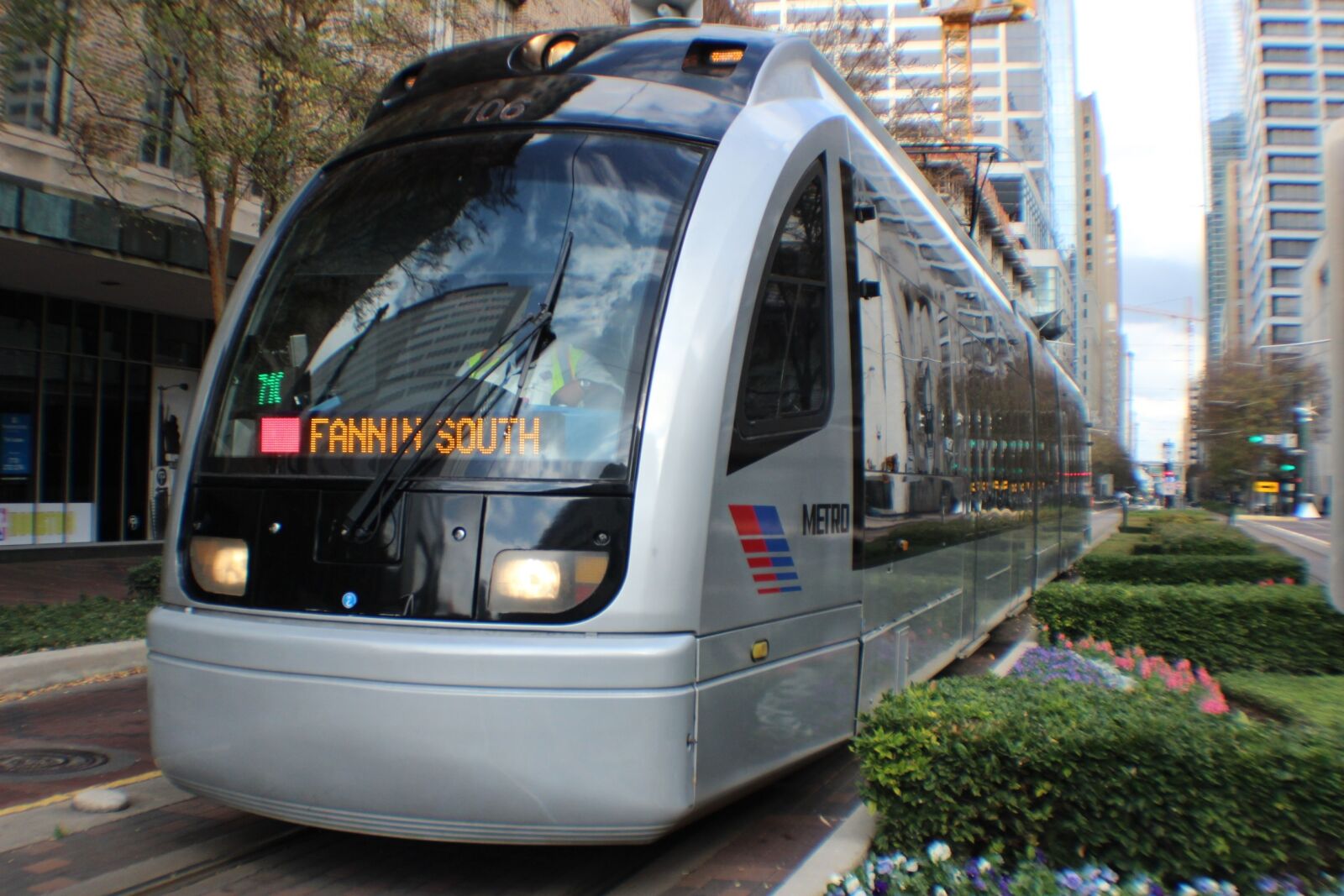 Canon EOS 600D (Rebel EOS T3i / EOS Kiss X5) sample photo. Metro, train, transport photography