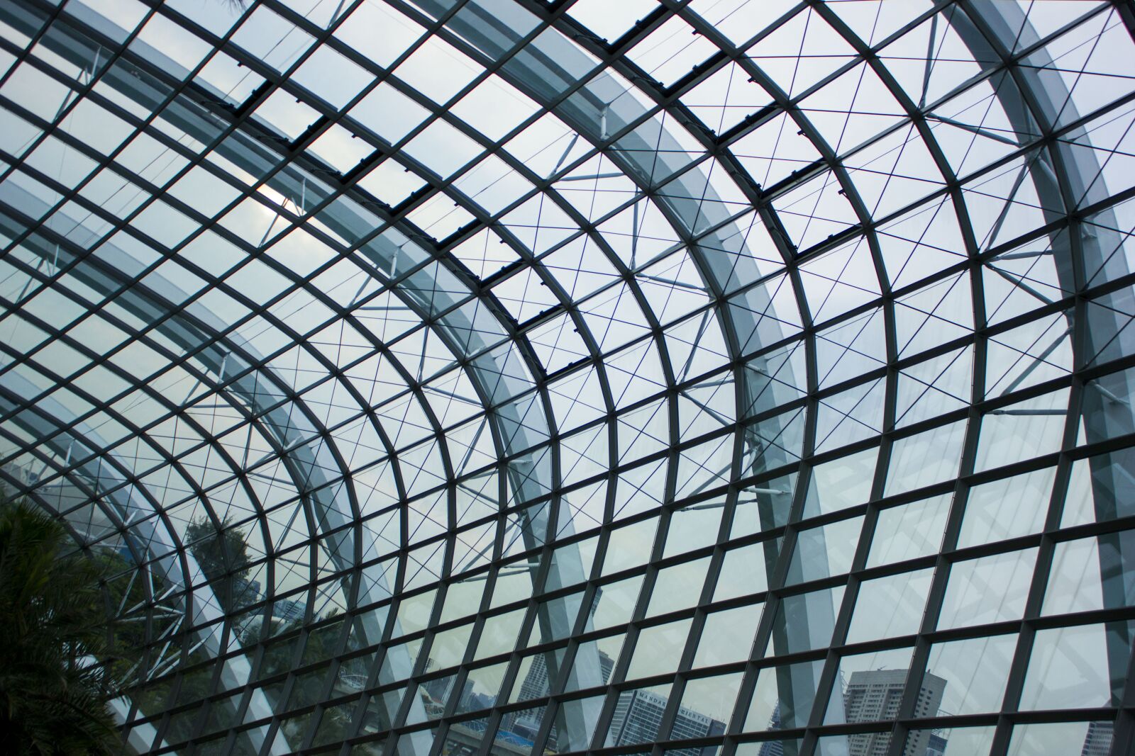 Canon EOS 550D (EOS Rebel T2i / EOS Kiss X4) sample photo. Modern art, grill, windows photography