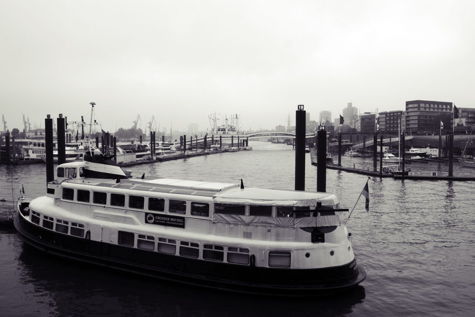 Canon EOS 1000D (EOS Digital Rebel XS / EOS Kiss F) sample photo. Waters, transport system, ship photography