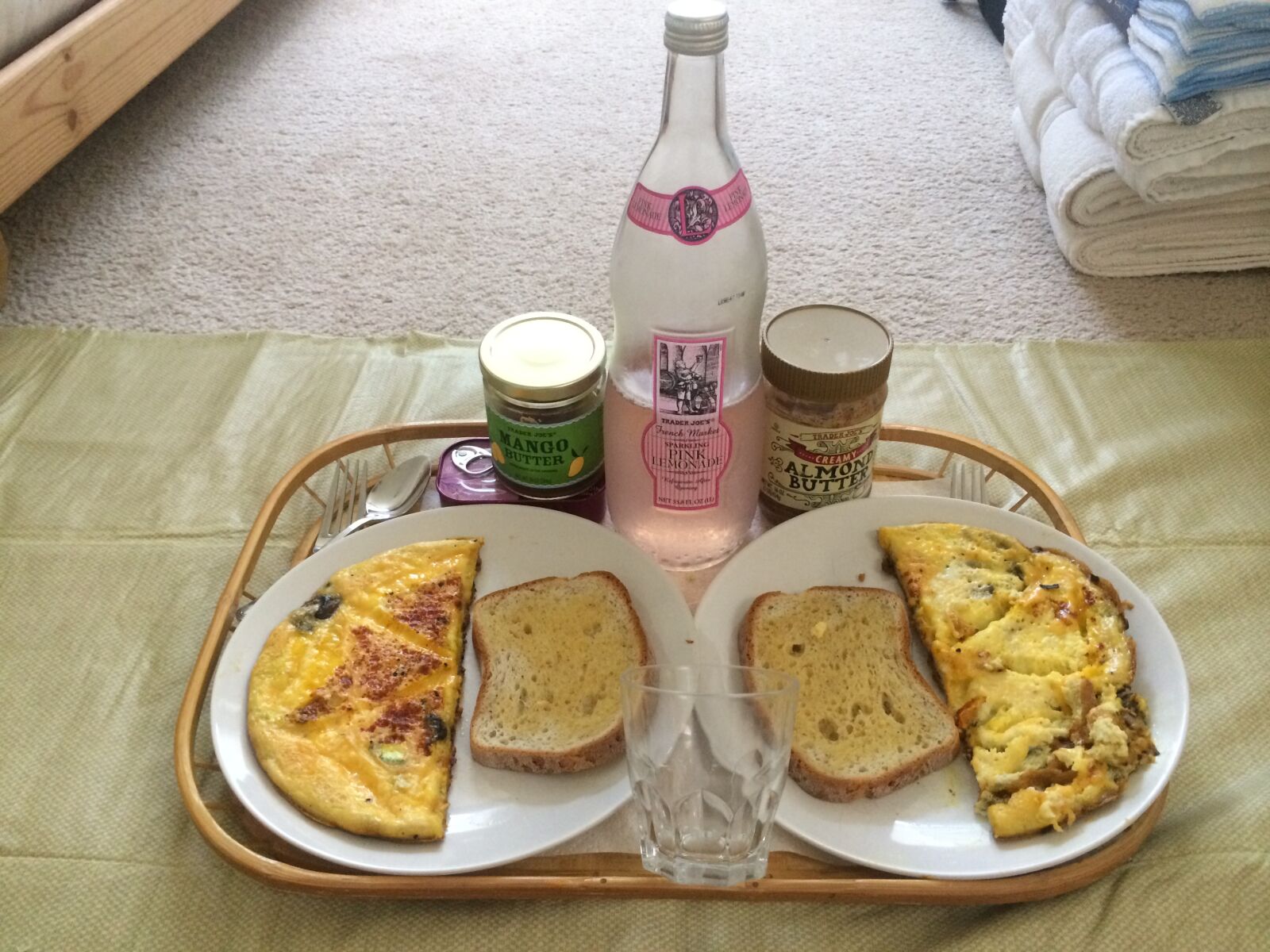 iPhone 5s back camera 4.12mm f/2.2 sample photo. Breakfast, tray, omelette 1 photography