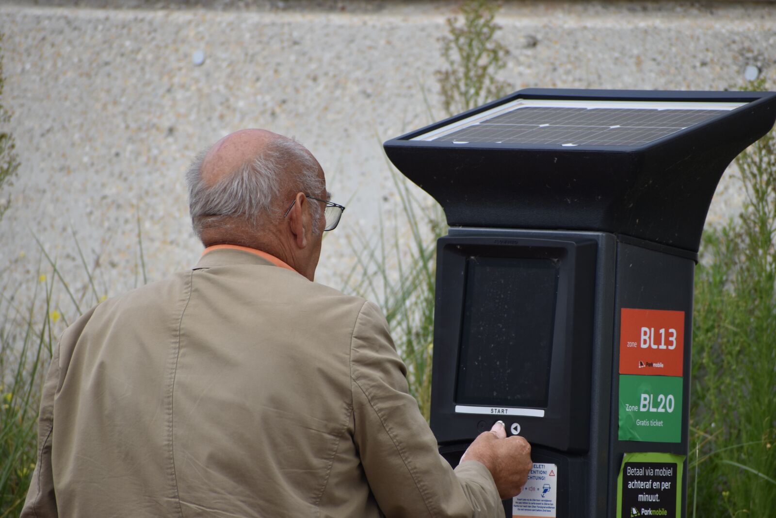 Nikon D3500 sample photo. Parking, pay, vending machine photography