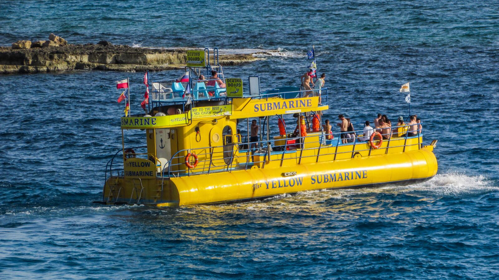 Canon PowerShot SX400 IS sample photo. Submarine, yellow, boat photography