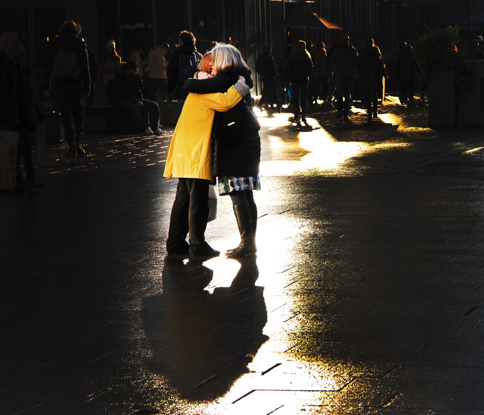 Canon EOS 550D (EOS Rebel T2i / EOS Kiss X4) sample photo. Hug, love, couple photography