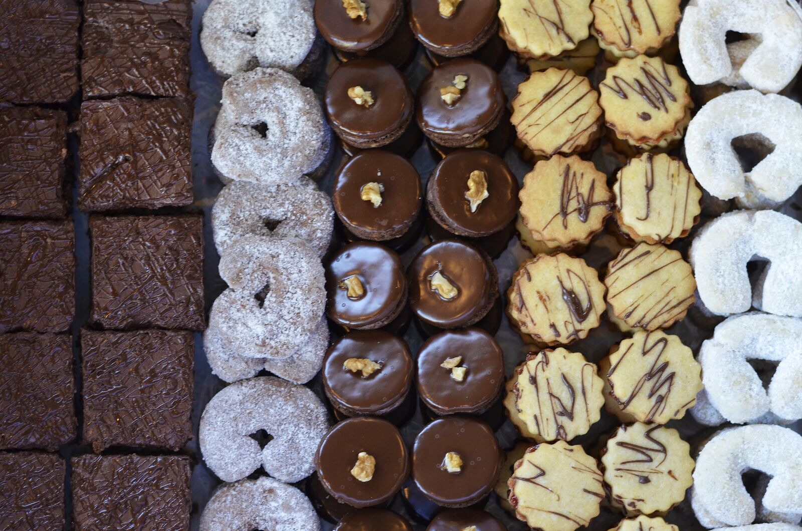 Nikon D5100 sample photo. Cakes, celebration, candy photography