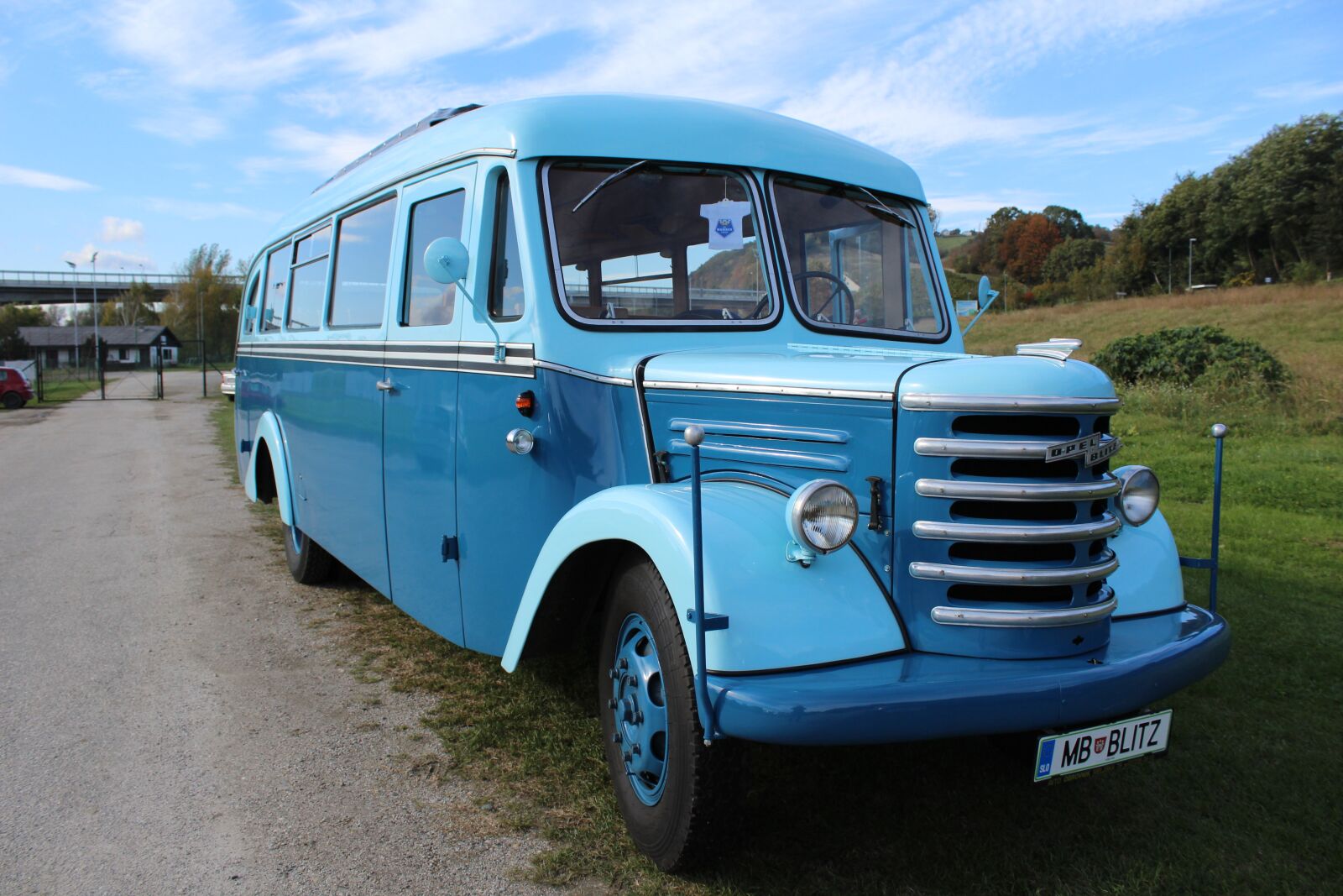 Canon EOS 1200D (EOS Rebel T5 / EOS Kiss X70 / EOS Hi) sample photo. Old bus, vintage, vehicle photography