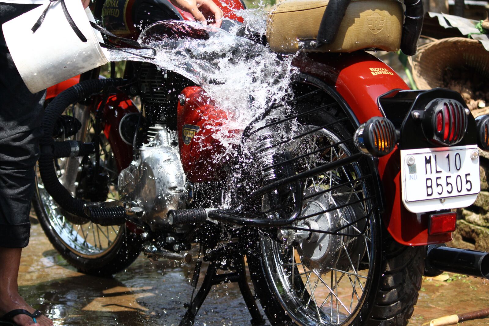 Canon EOS 700D (EOS Rebel T5i / EOS Kiss X7i) sample photo. Shillong water splash, bike photography