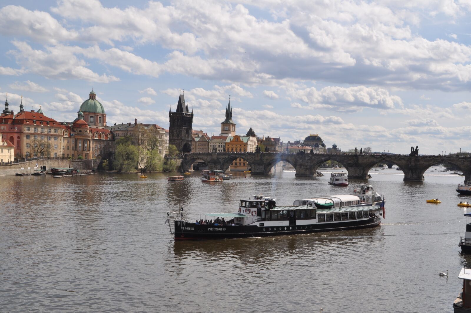 Nikon D5000 sample photo. Prague, moldova, charles bridge photography