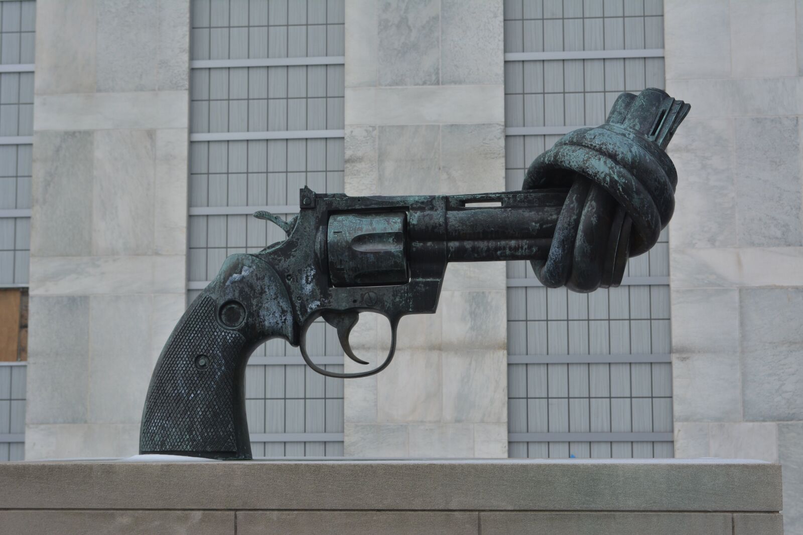 Nikon D5200 sample photo. Gun, united nations, violence photography