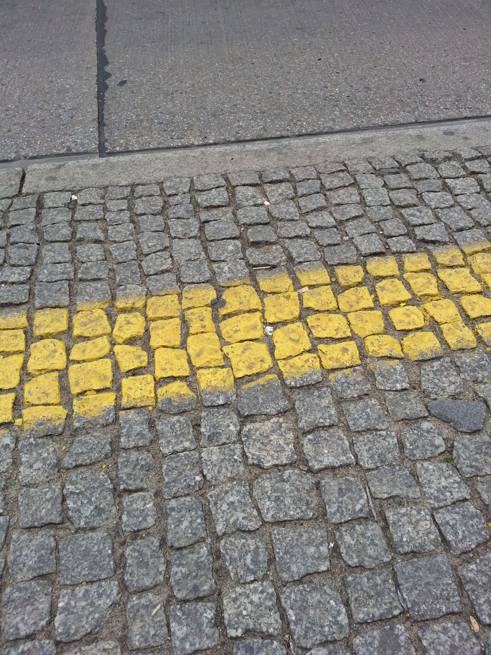 Samsung Galaxy S3 sample photo. Yellow, line, border photography