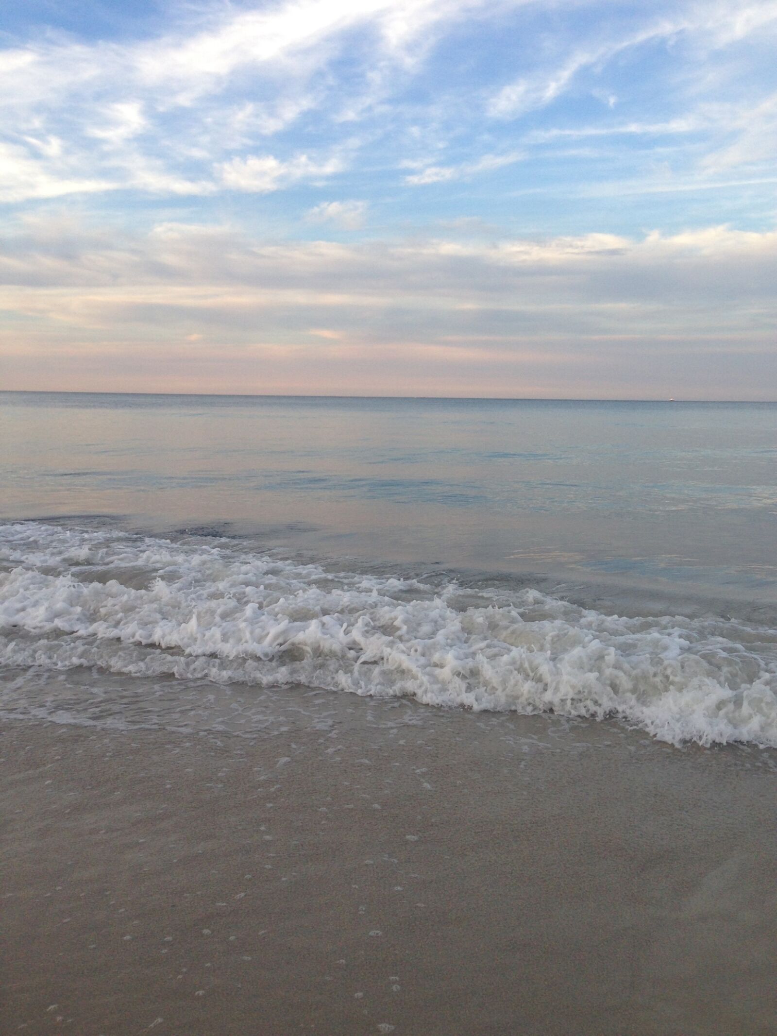 iPhone 5 back camera 4.12mm f/2.4 sample photo. Clouds, ocean, morning photography