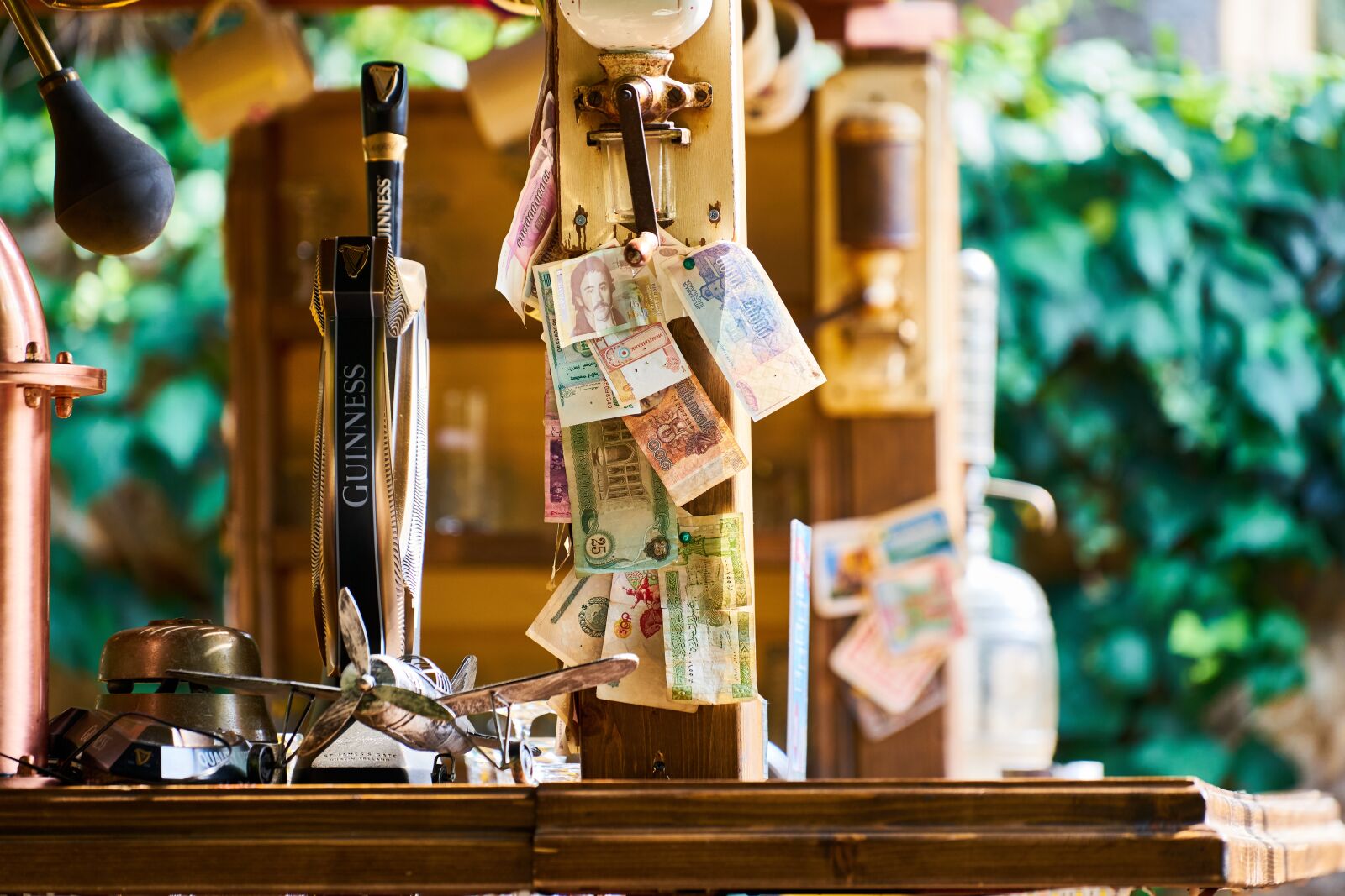 Sony FE 70-200mm F4 G OSS sample photo. Cafe, money, music photography