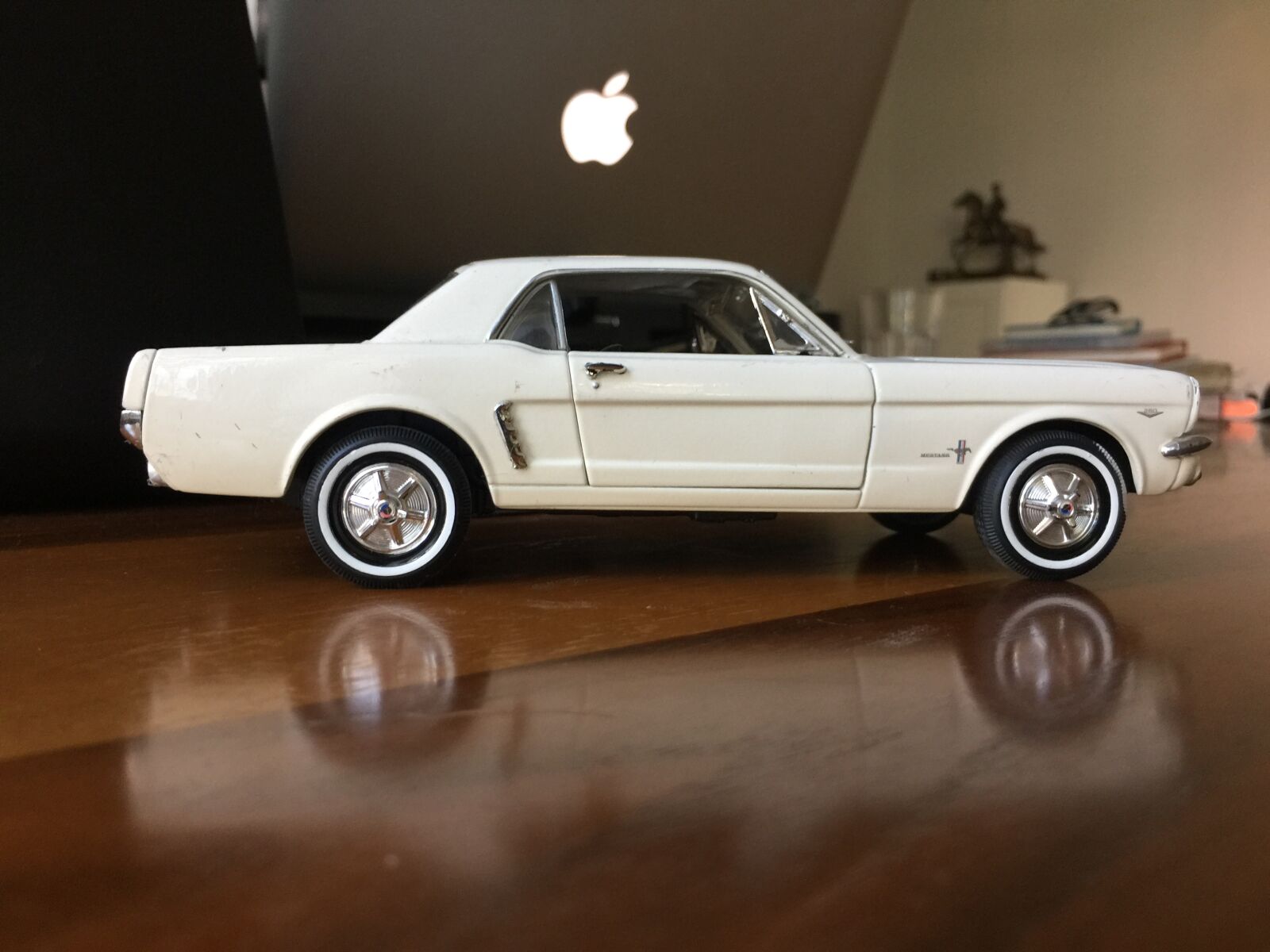 iPhone 6 Plus back camera 4.15mm f/2.2 sample photo. Apple, automobile, car, classic photography