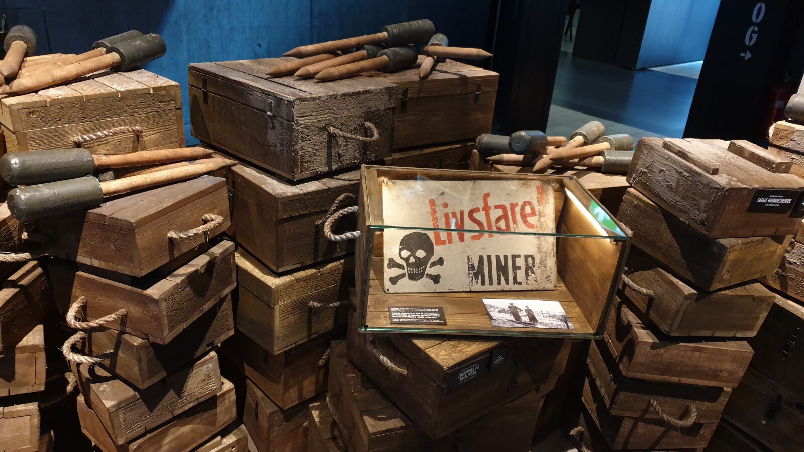Samsung Galaxy S9+ sample photo. Weapons, mines, museum photography