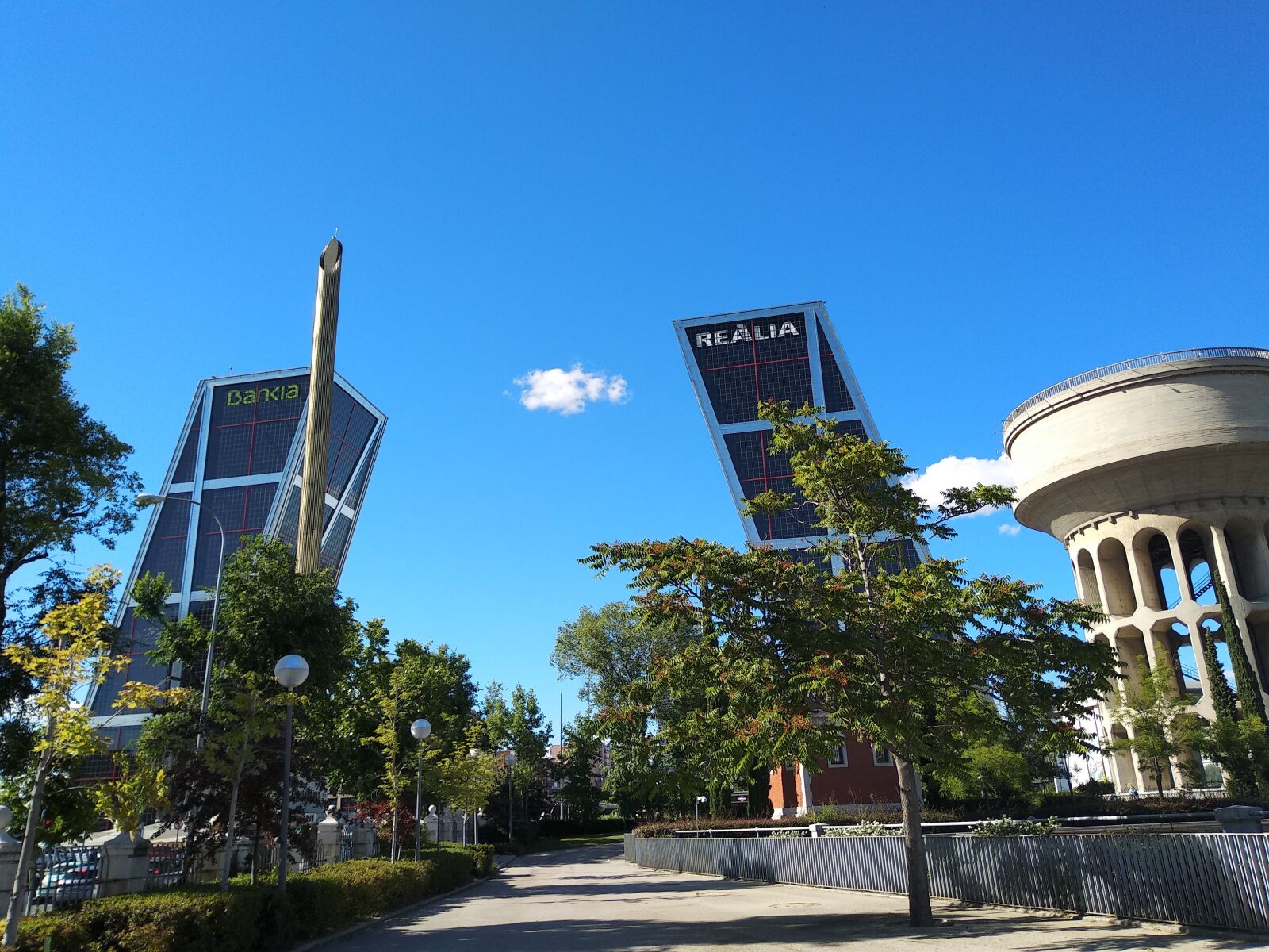 Xiaomi Mi A1 sample photo. Madrid, plaza de castilla photography