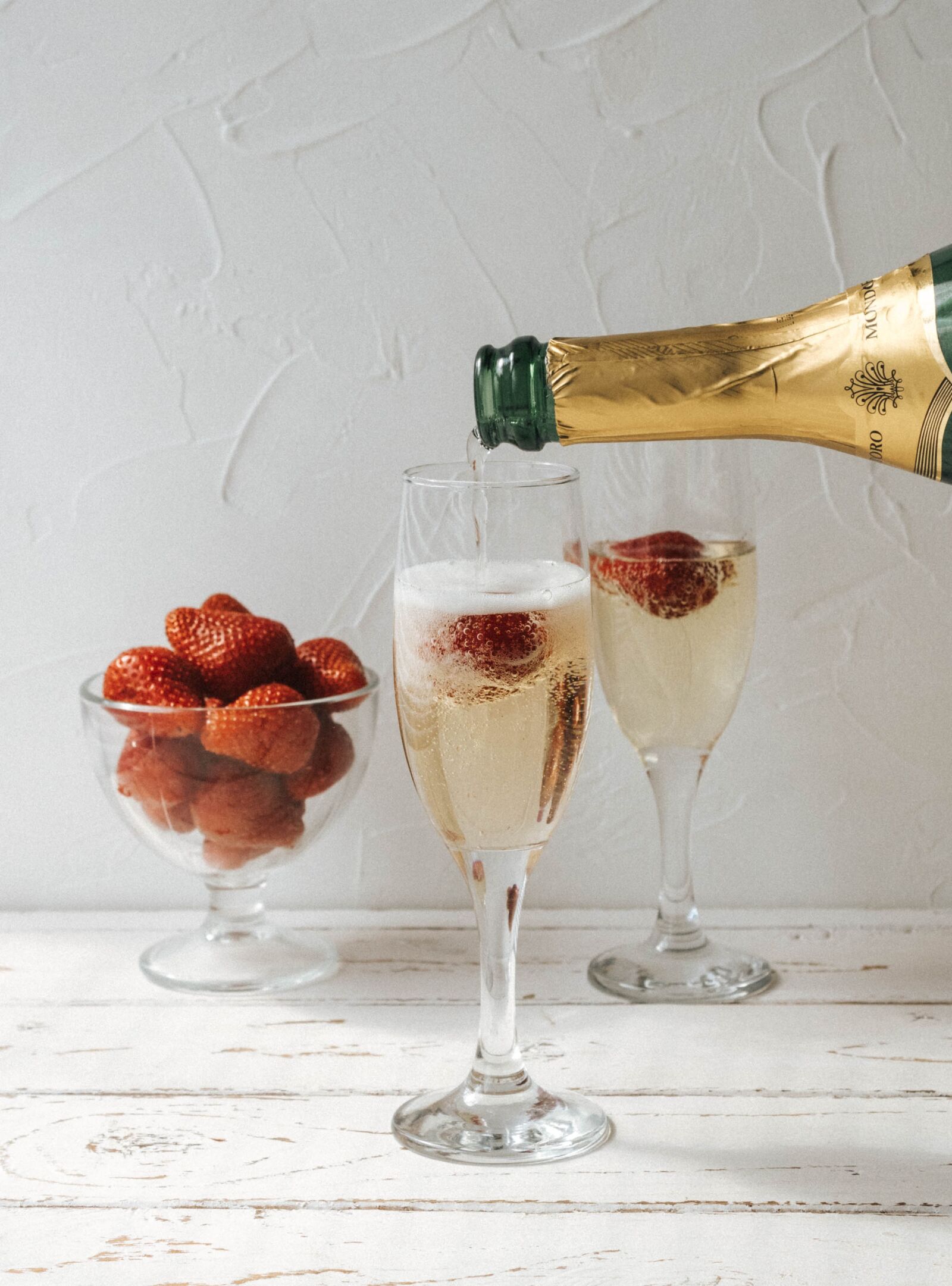 Canon EOS 2000D (EOS Rebel T7 / EOS Kiss X90 / EOS 1500D) sample photo. Champagne, strawberry, wine glasses photography