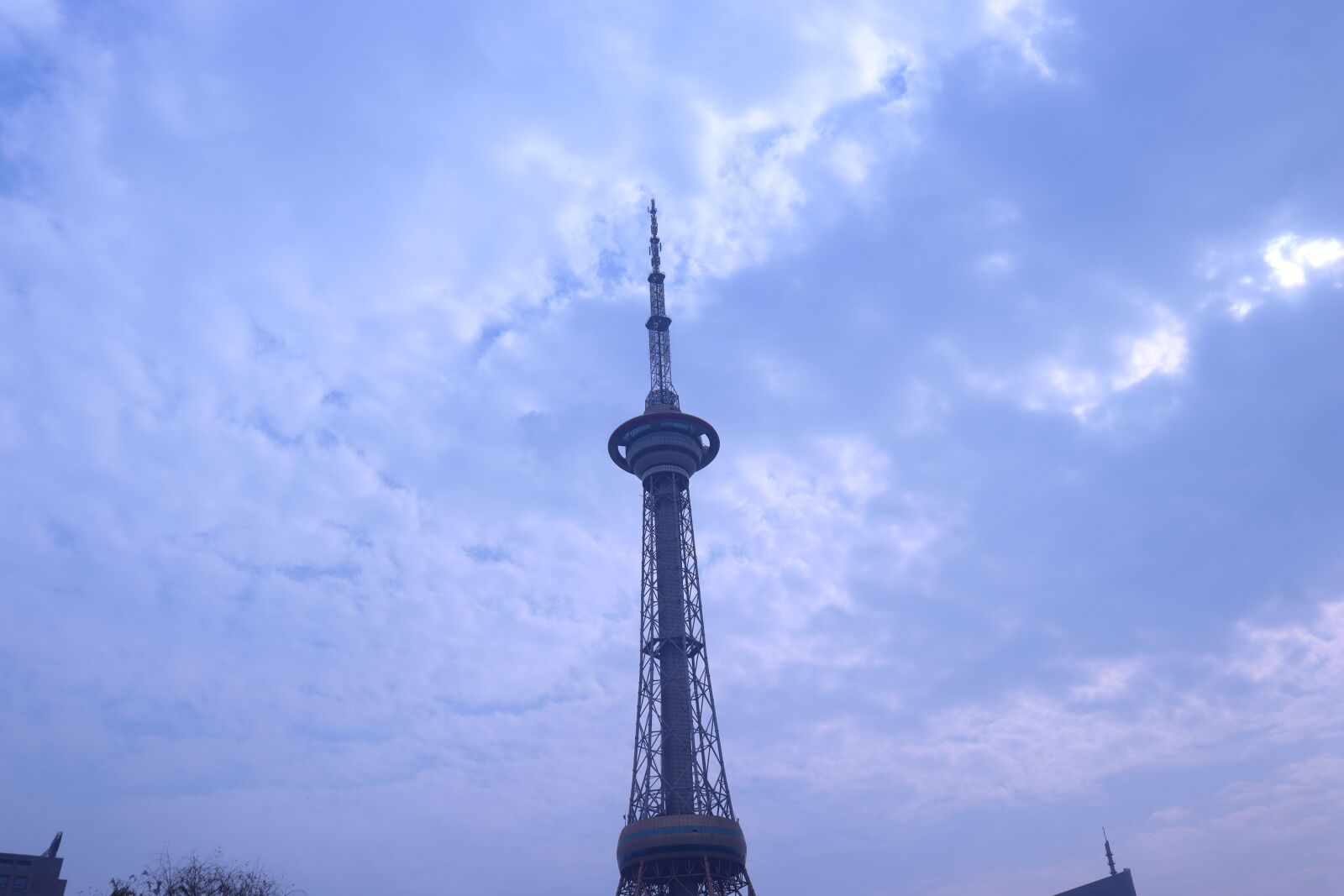 Canon EF-S 18-55mm F4-5.6 IS STM sample photo. Tower, shennong tower, blue photography