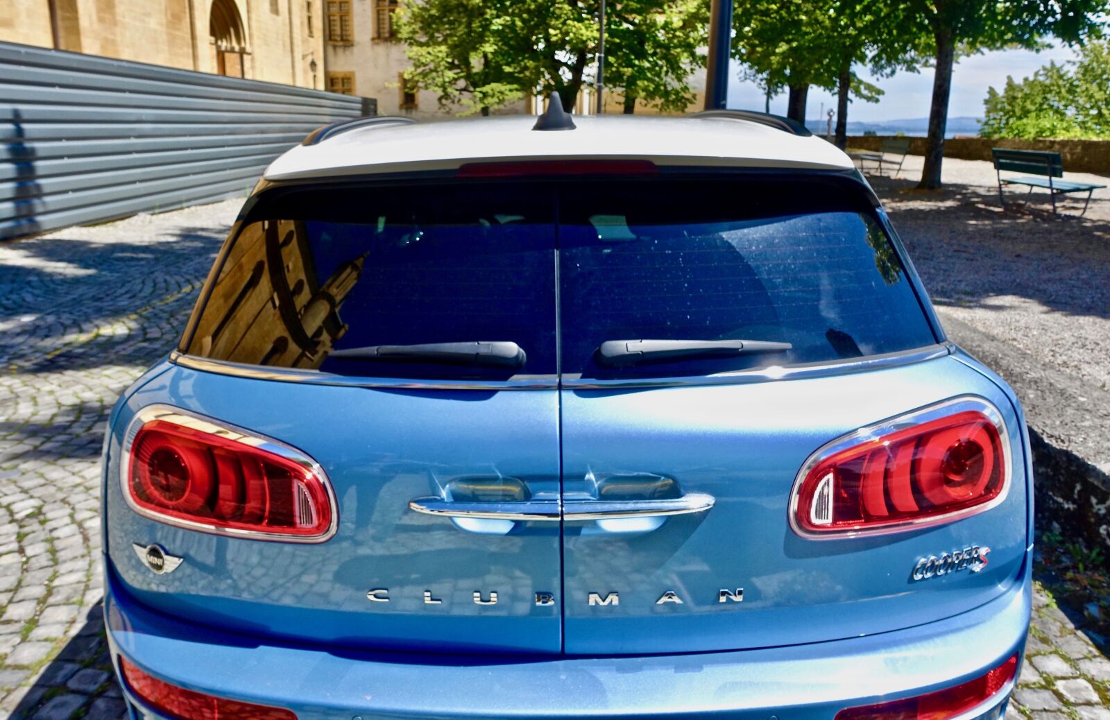 Sony Cyber-shot DSC-RX100 III sample photo. Vehicle, back, style photography