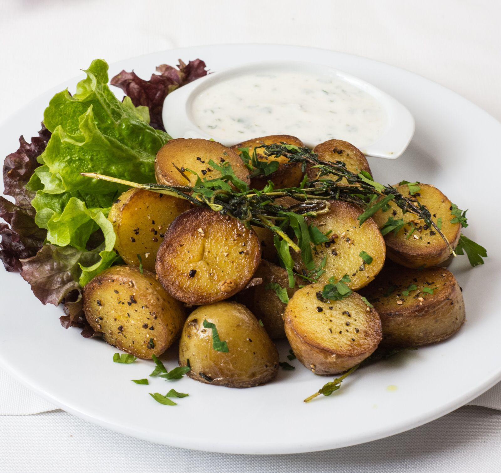 Nikon D7200 sample photo. Baked potatoes, gourmet, garlick photography
