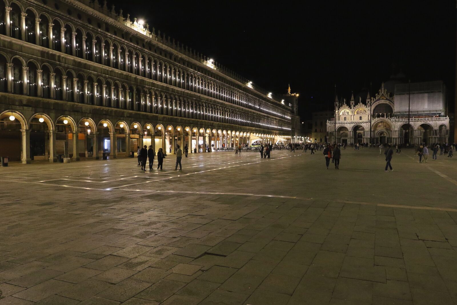 Canon EF 16-35mm F4L IS USM sample photo. Tourism, venice, italy photography