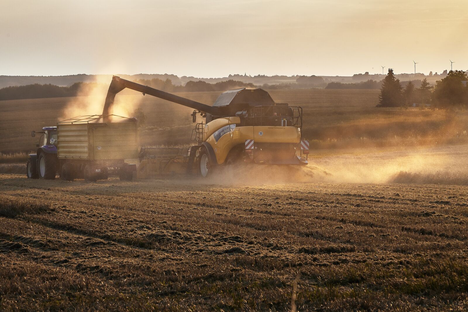 Canon EF 24-105mm F4L IS USM sample photo. Harvest, oilseed rape, combine photography