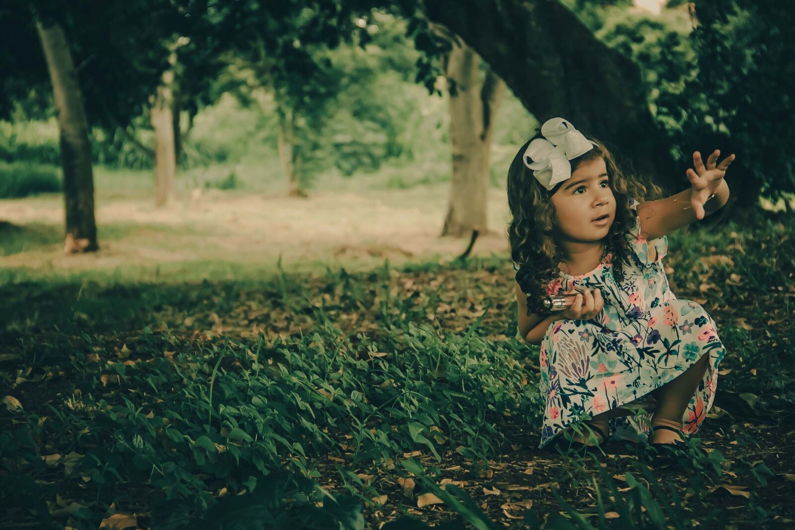 Canon EF-S 18-135mm F3.5-5.6 IS sample photo. Girl, forest, dress photography