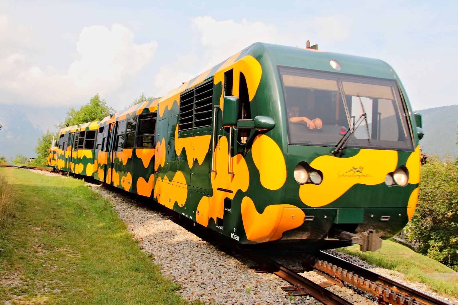Canon EOS 77D (EOS 9000D / EOS 770D) sample photo. Train, locomotive, motor photography