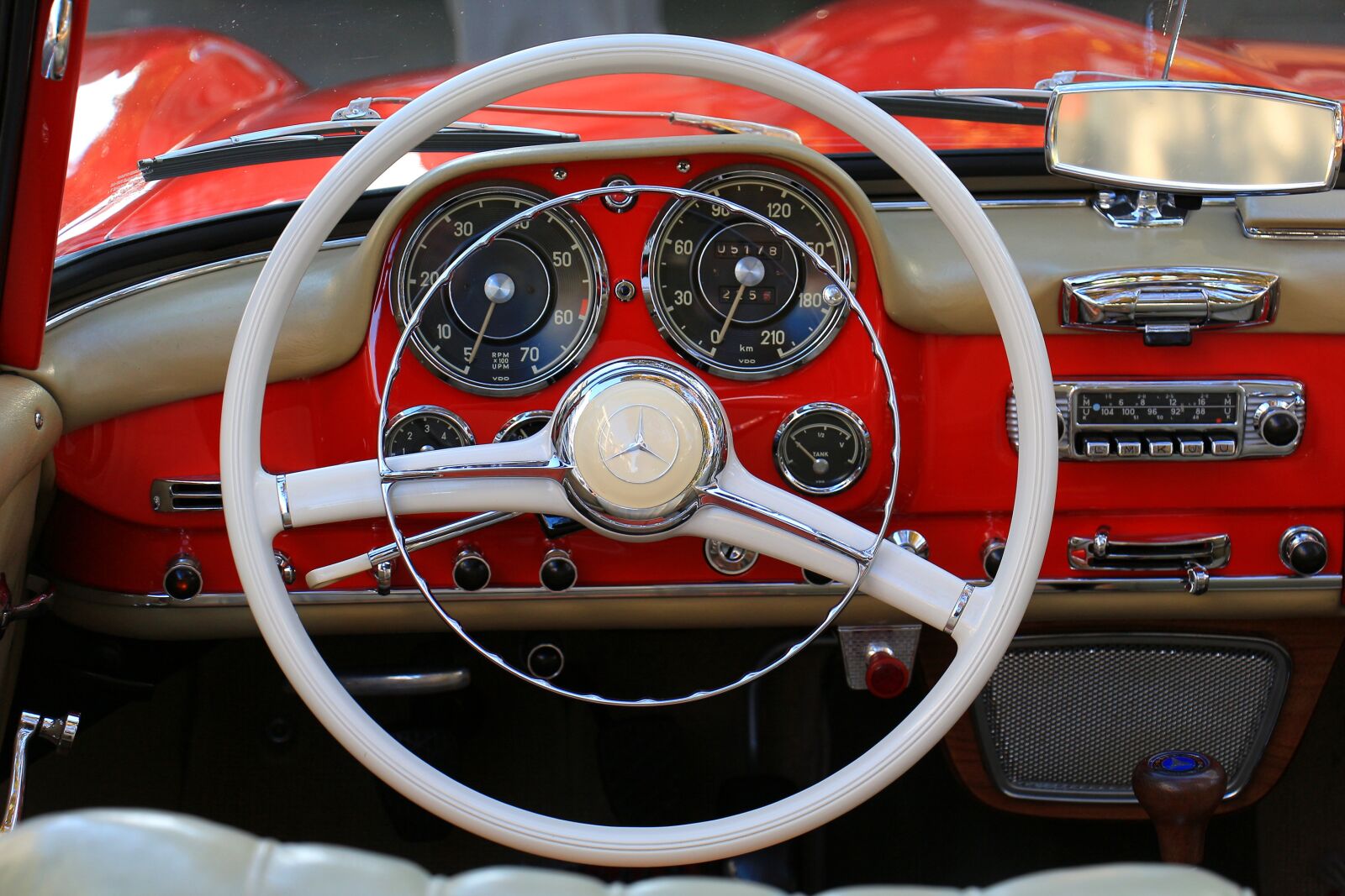 Canon EOS 700D (EOS Rebel T5i / EOS Kiss X7i) sample photo. Auto, dashboard, steering wheel photography