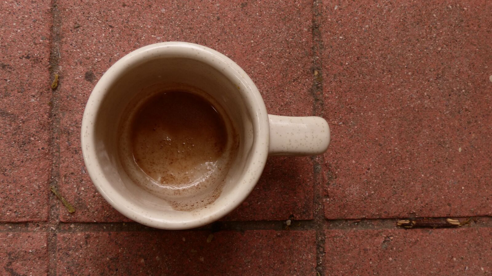 Panasonic Lumix DMC-FZ200 sample photo. Coffee, brick, above photography