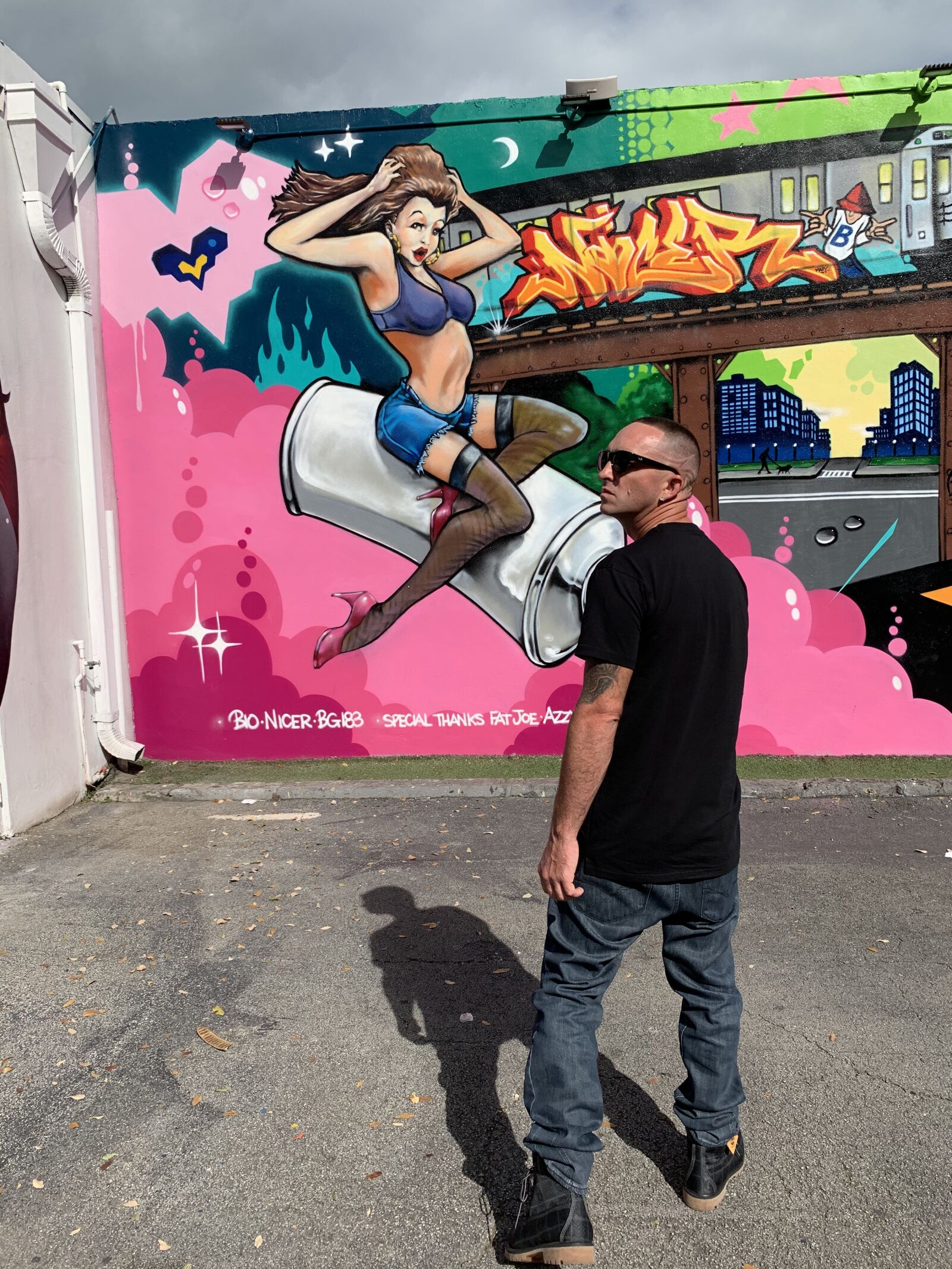 iPhone XR back camera 4.25mm f/1.8 sample photo. Hiphop, graffiti, rapper photography