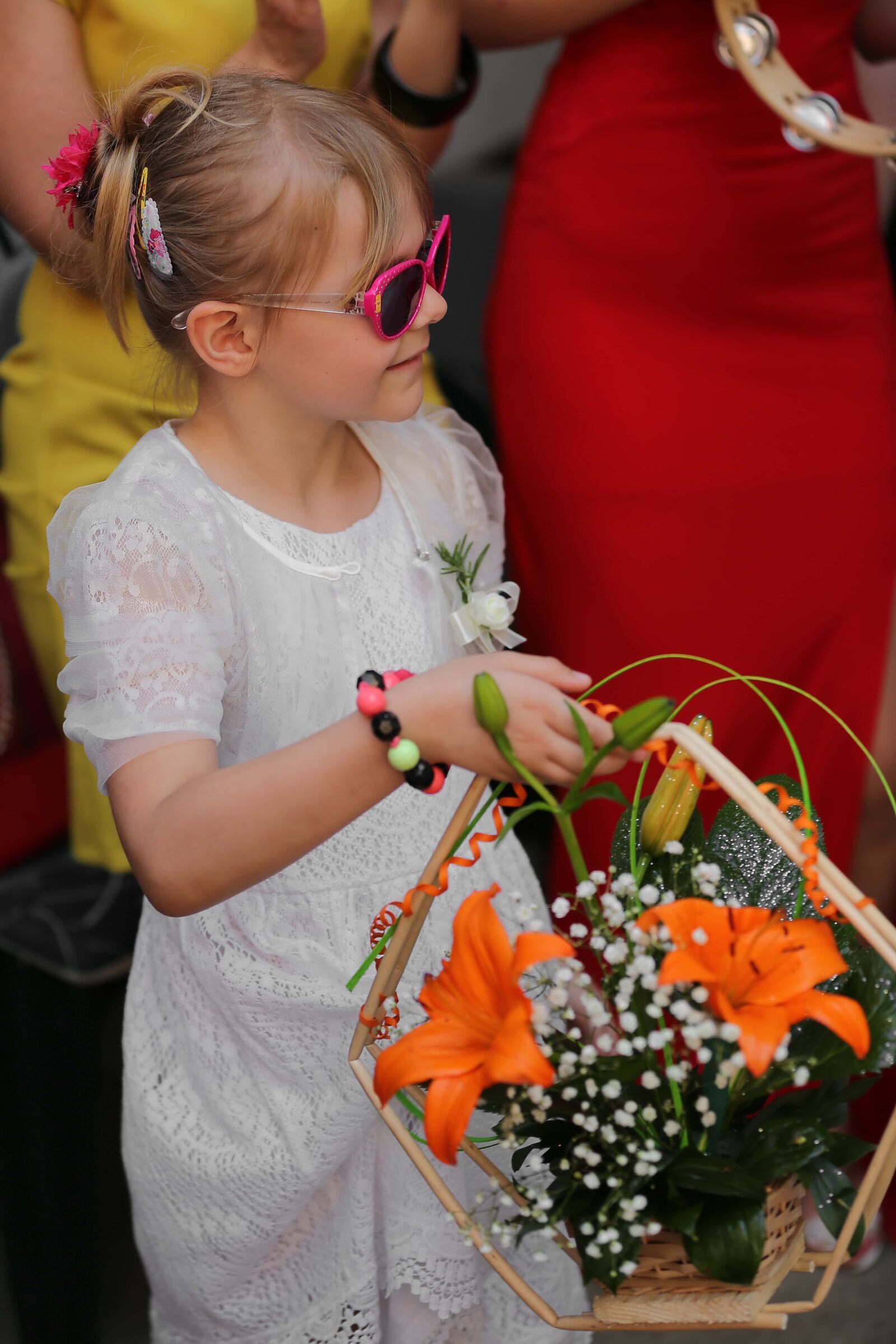 Canon EOS 5D Mark III sample photo. Pretty, pretty girl, flowers photography