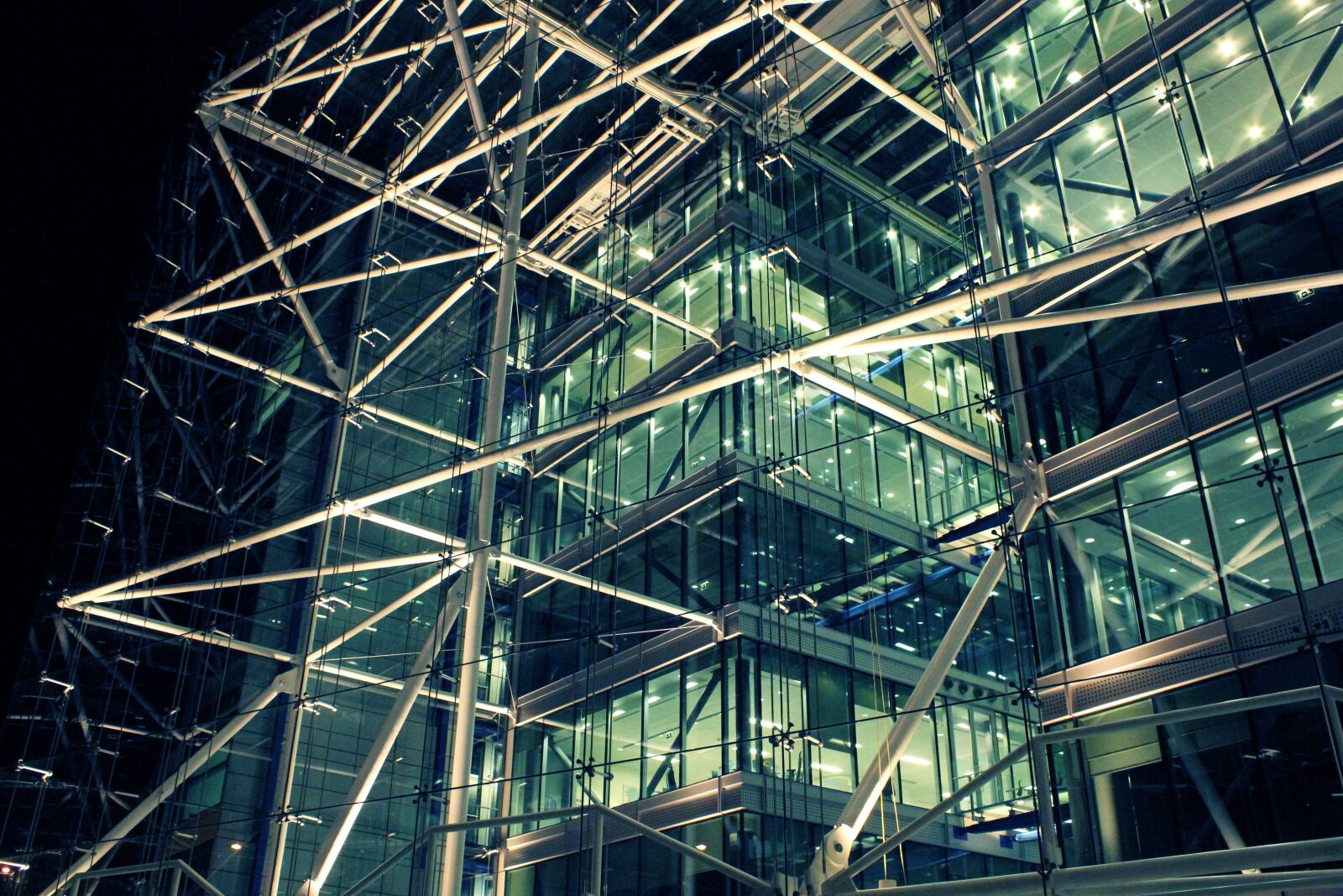 Canon EOS 550D (EOS Rebel T2i / EOS Kiss X4) sample photo. Scaffolding, london, architecture photography
